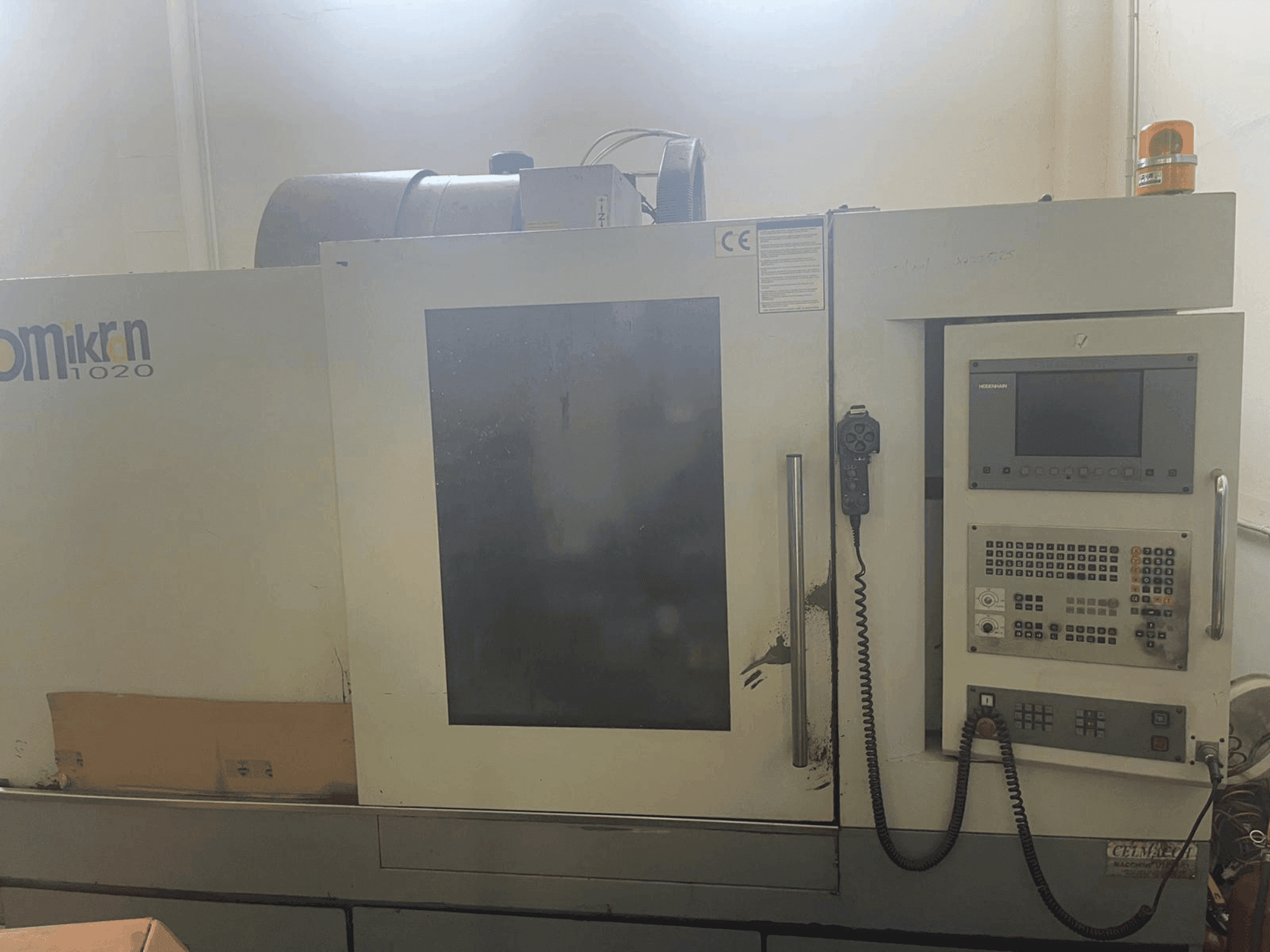 Koneen HARTFORD Omikron VMC-1020 A etunäkymä