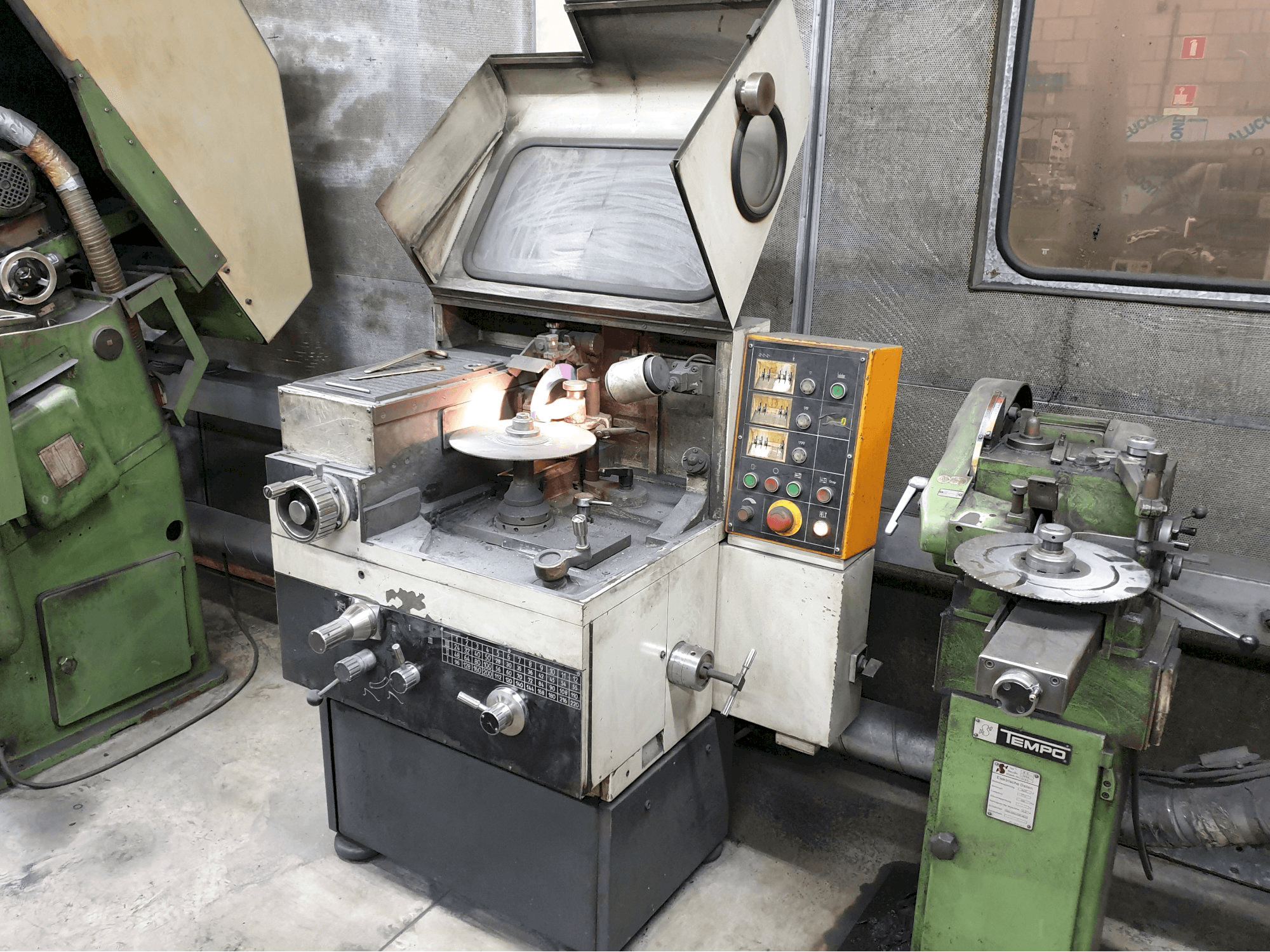 Koneen Loroch oikea näkymä K400