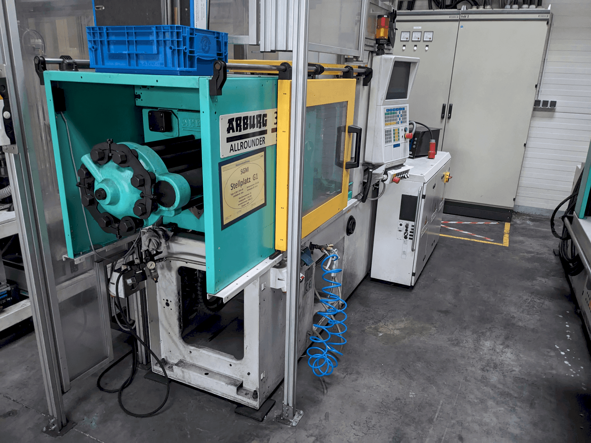 Koneen Arburg 320 C 500-100 etunäkymä