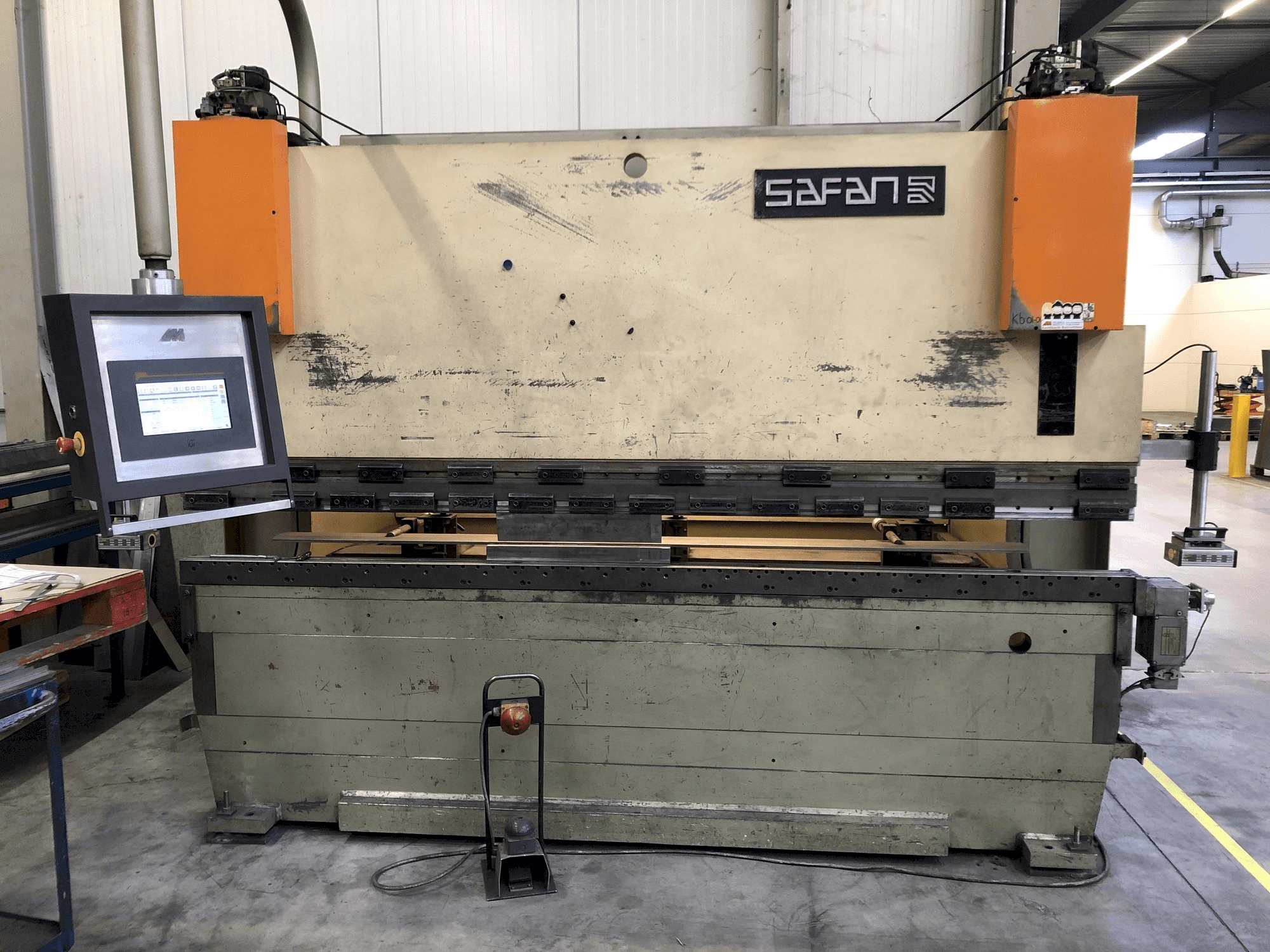 Koneen Safan CNCL 110T etunäkymä