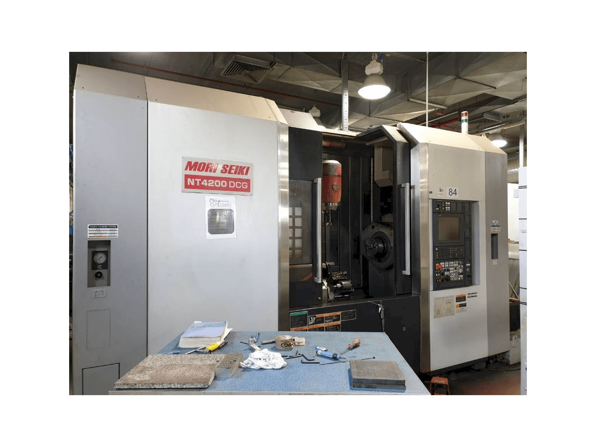 Koneen MORI SEIKI NT4200 DCG etunäkymä