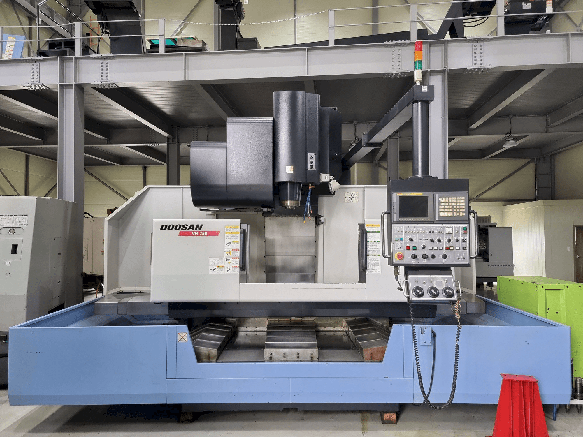 Koneen Doosan VM750 etunäkymä