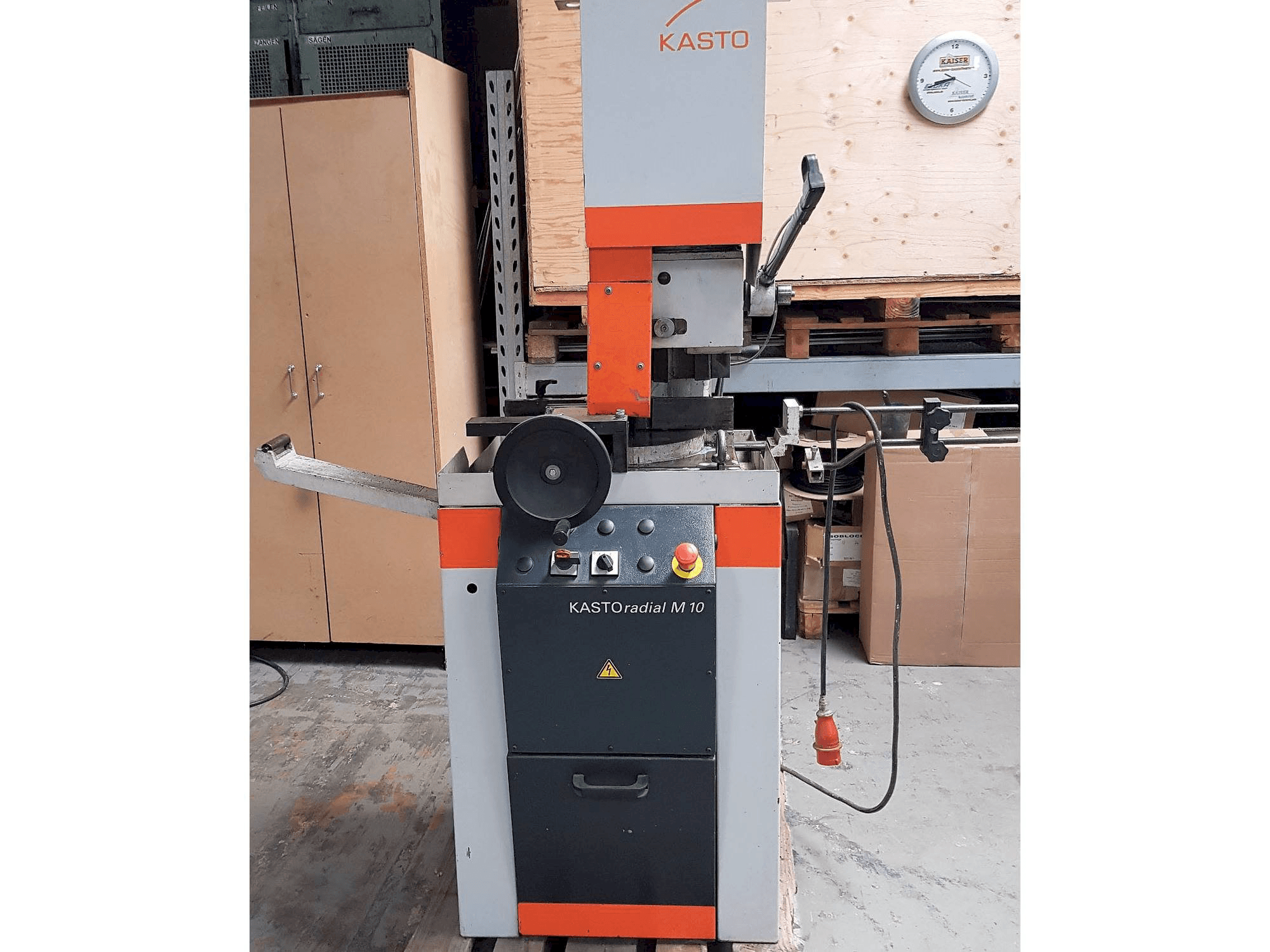 Koneen KASTO Radial M 10 etunäkymä
