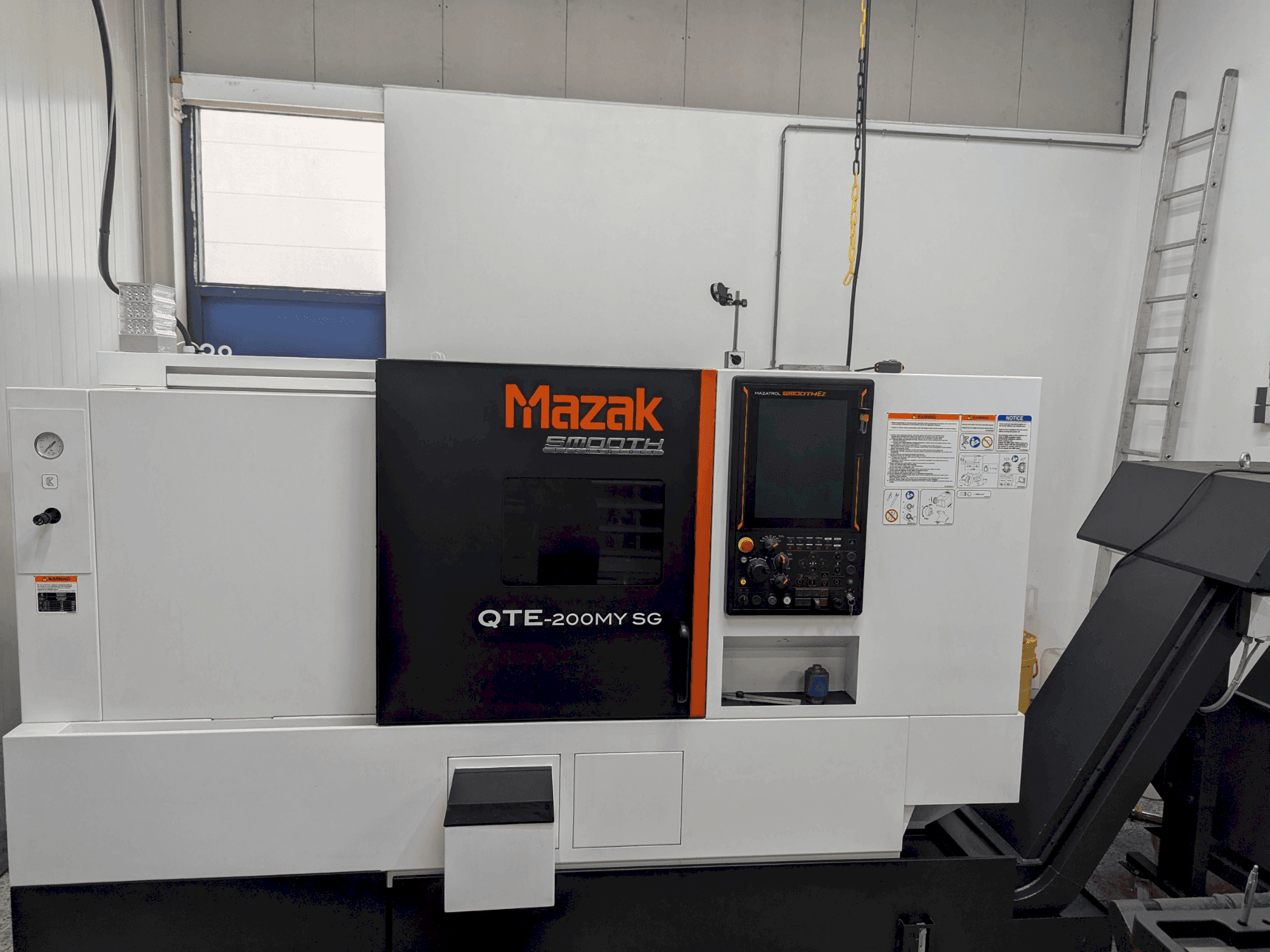 Koneen Mazak QTE-200MY SG etunäkymä