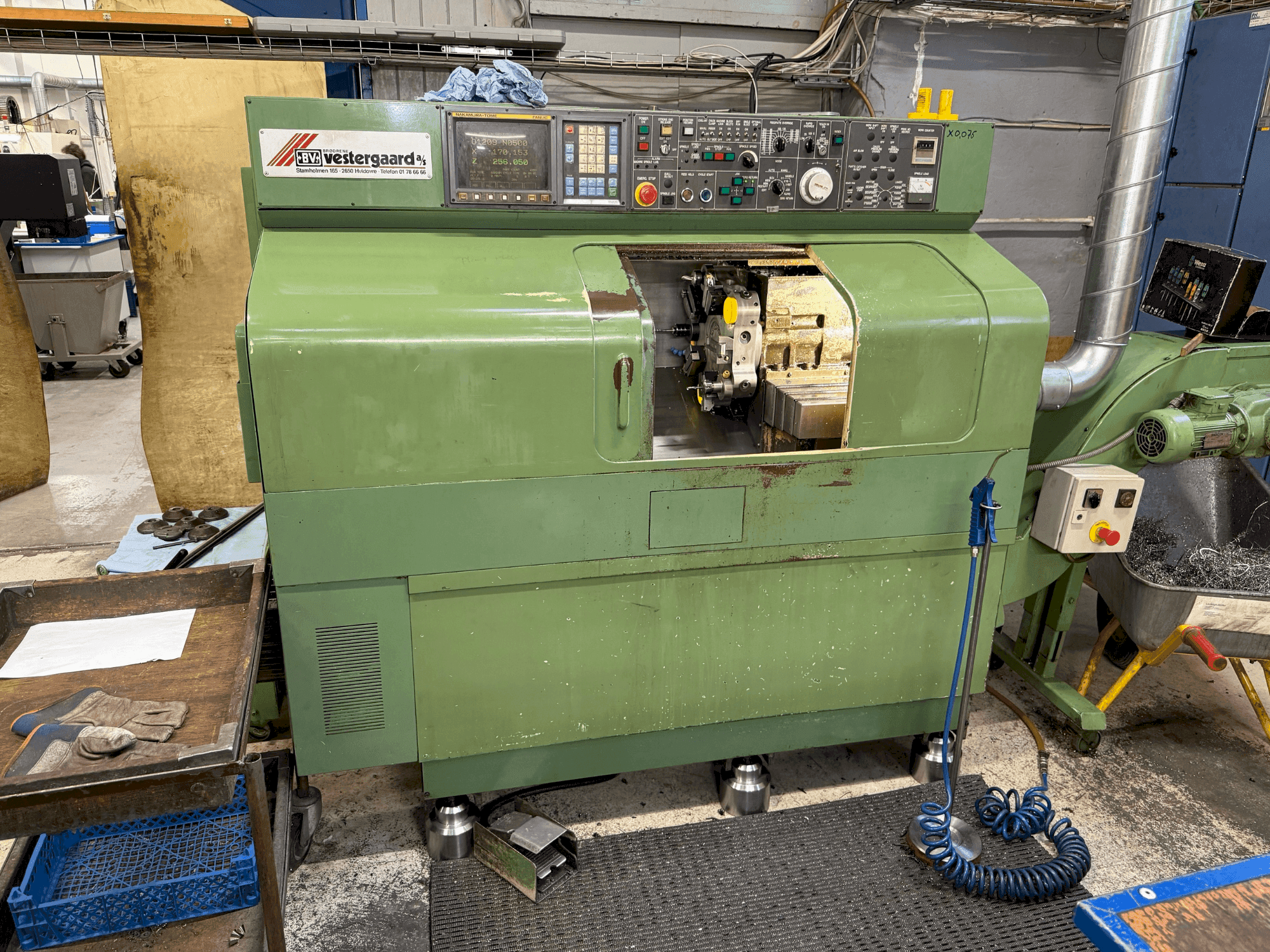 Koneen NAKAMURA TMC-15 etunäkymä