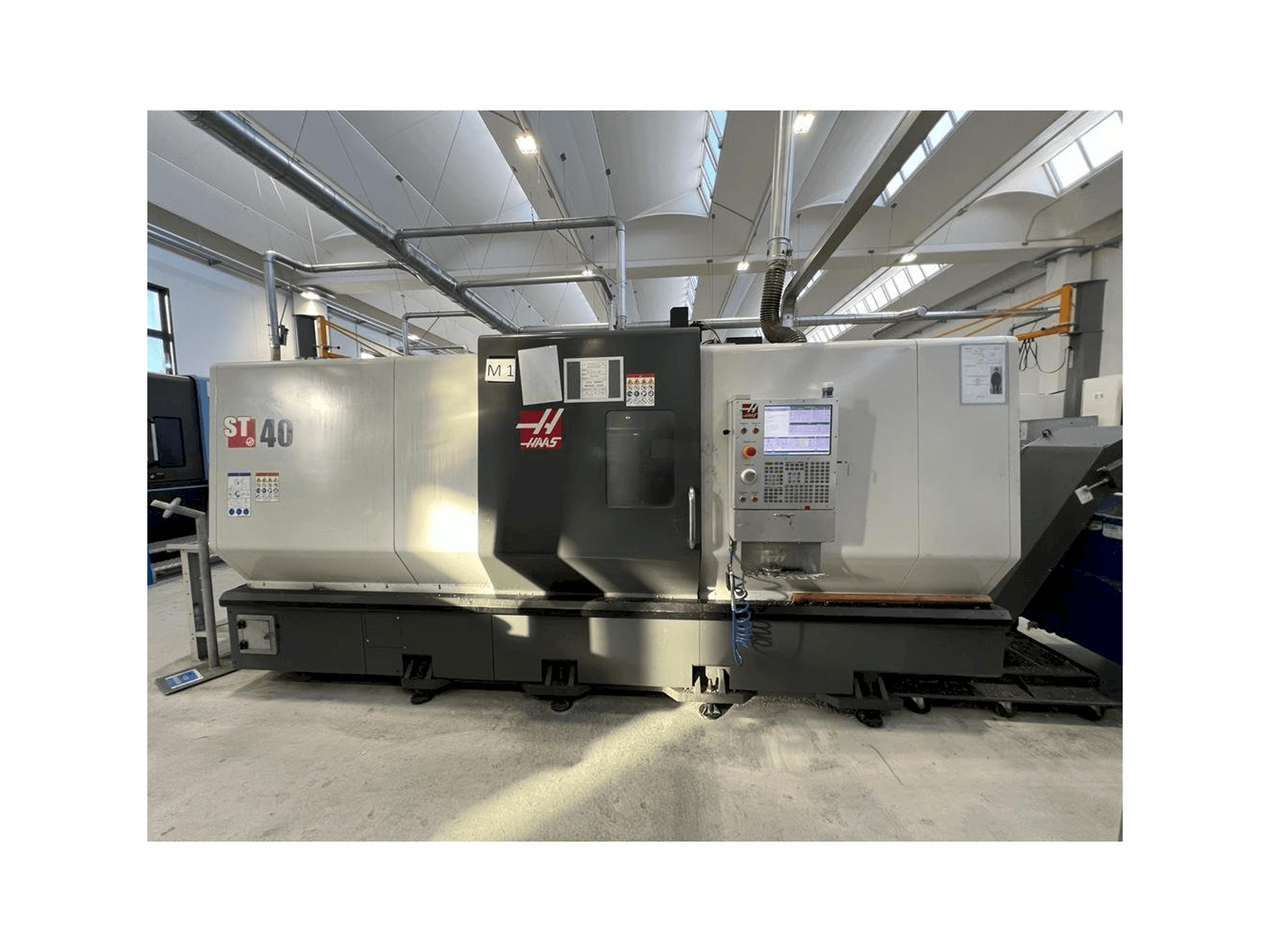 Koneen HAAS ST-40 etunäkymä