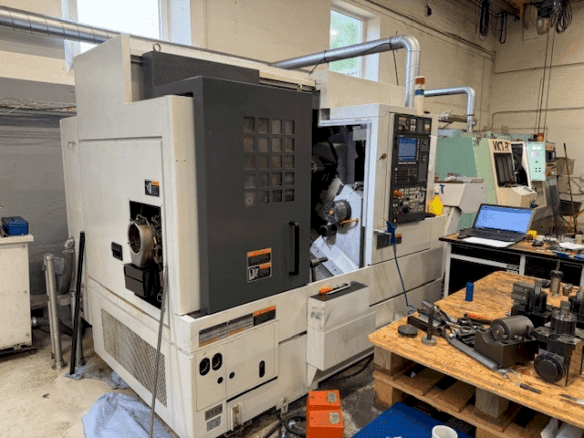 Koneen MORI SEIKI NL 2000 SY/500 etunäkymä