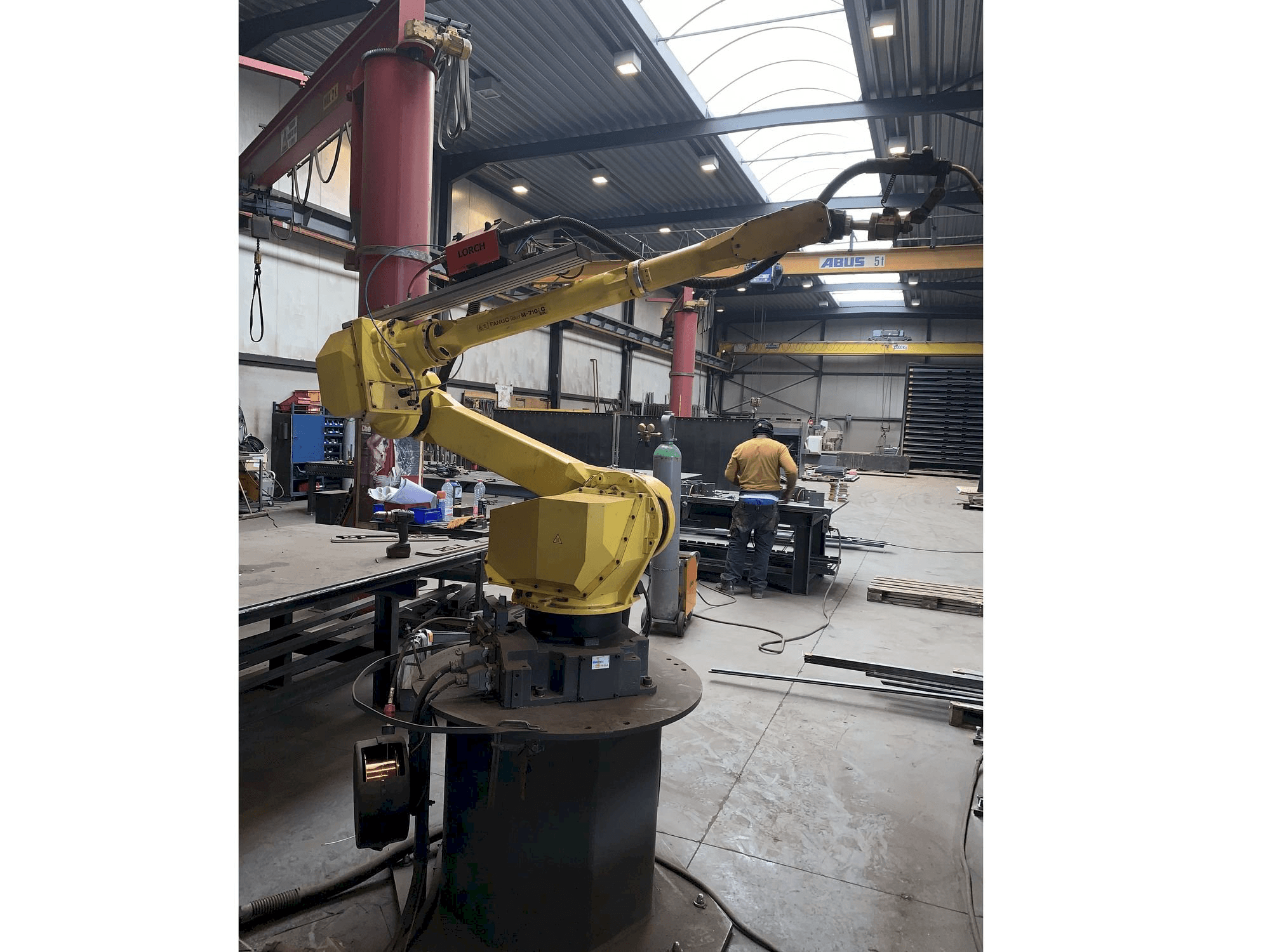 Koneen FANUC M-710 iC 20L etunäkymä