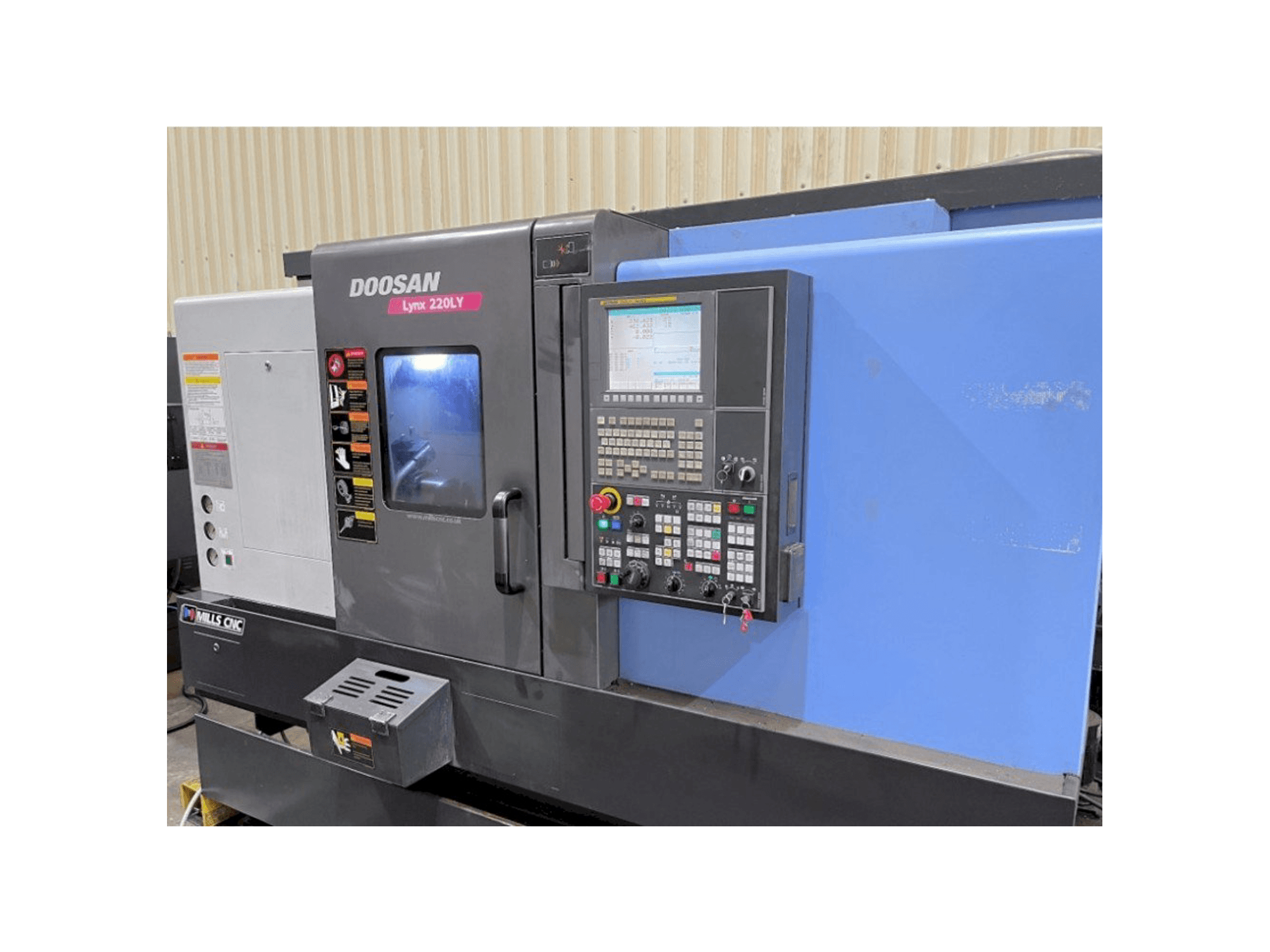 Koneen Doosan Lynx 220LYC etunäkymä