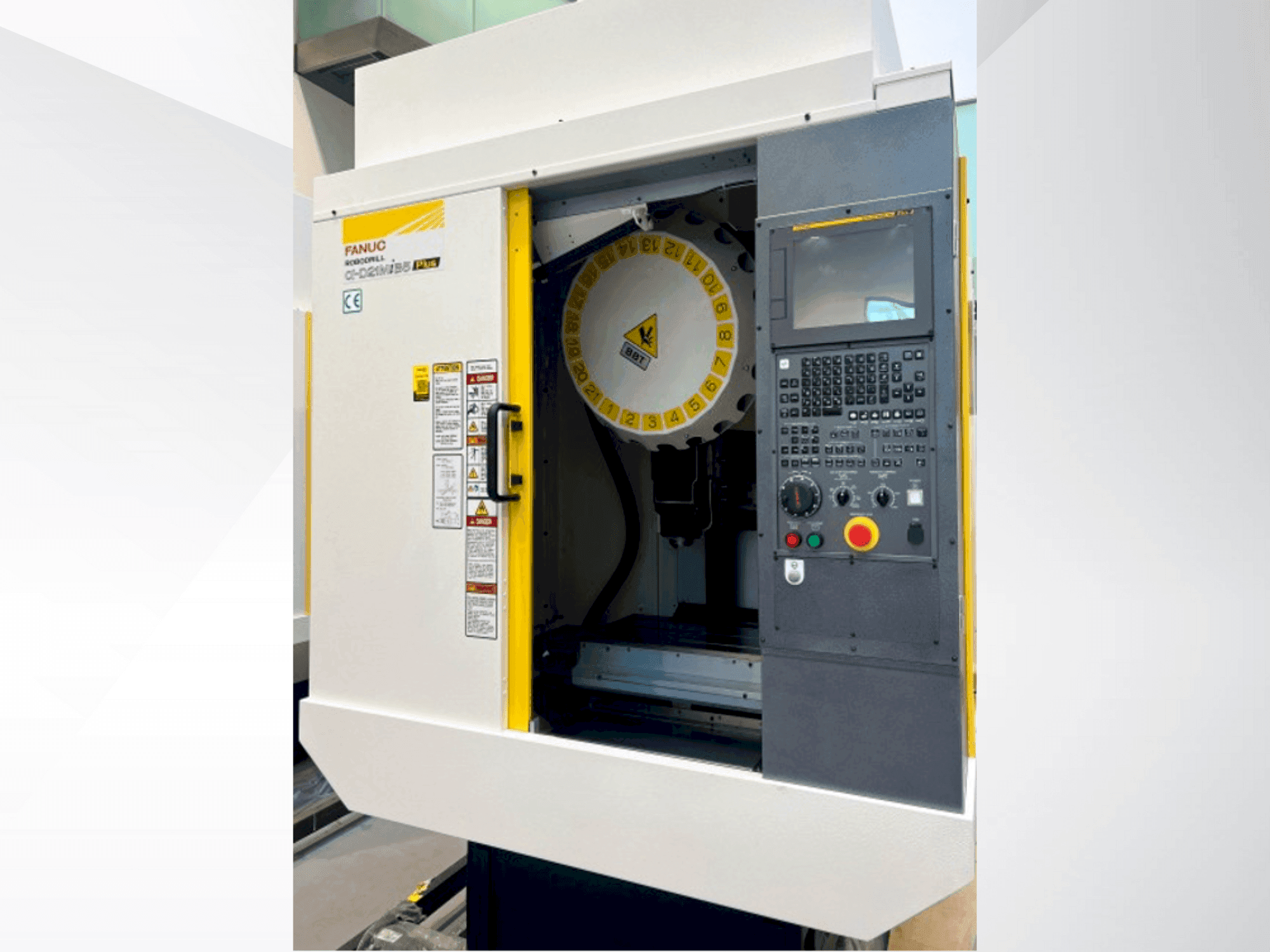 Koneen FANUC ROBODRILL α-D21MiB5P etunäkymä