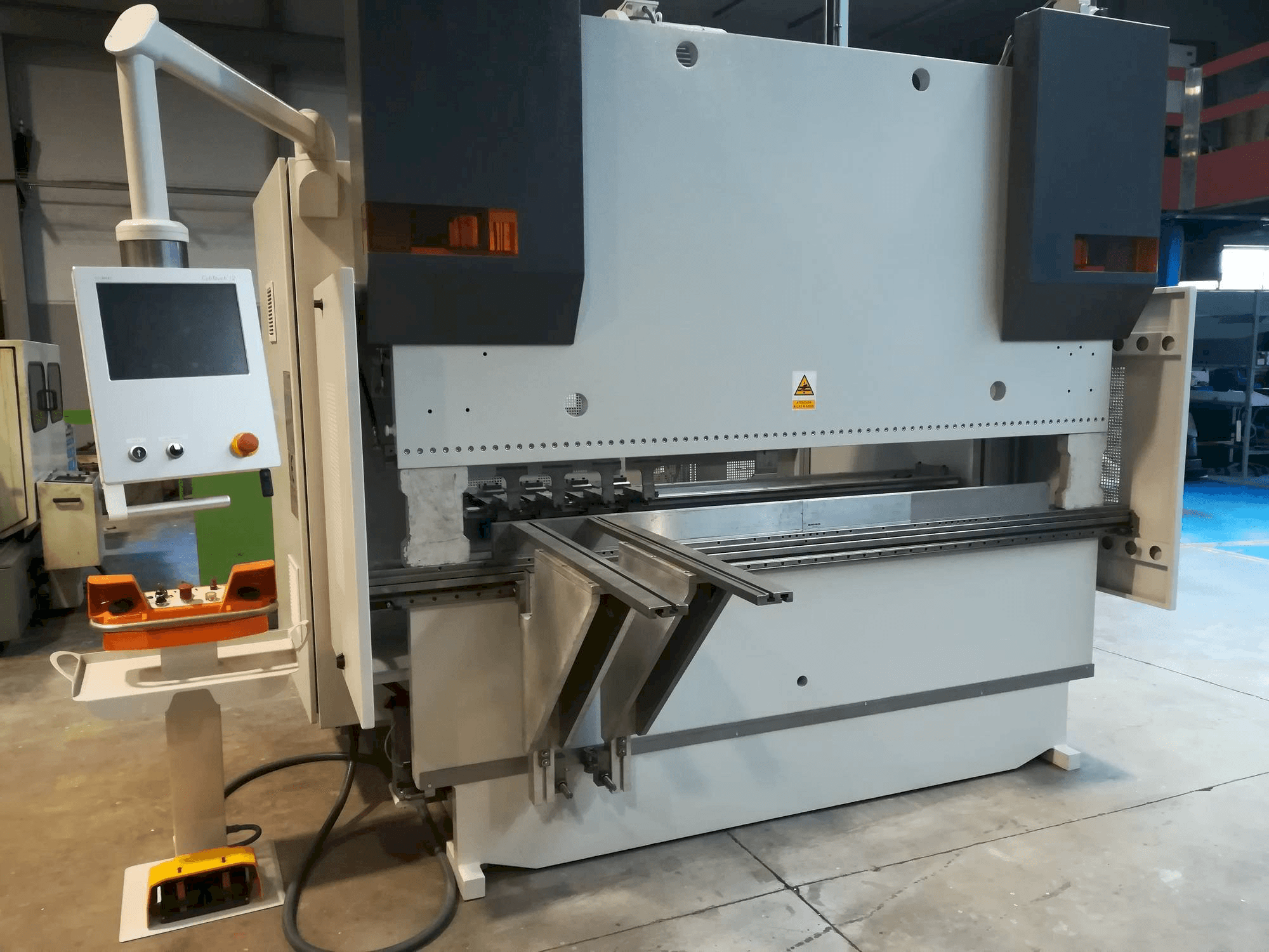 Koneen LVD LVD PPEB 80/25 CAD-CNC etunäkymä