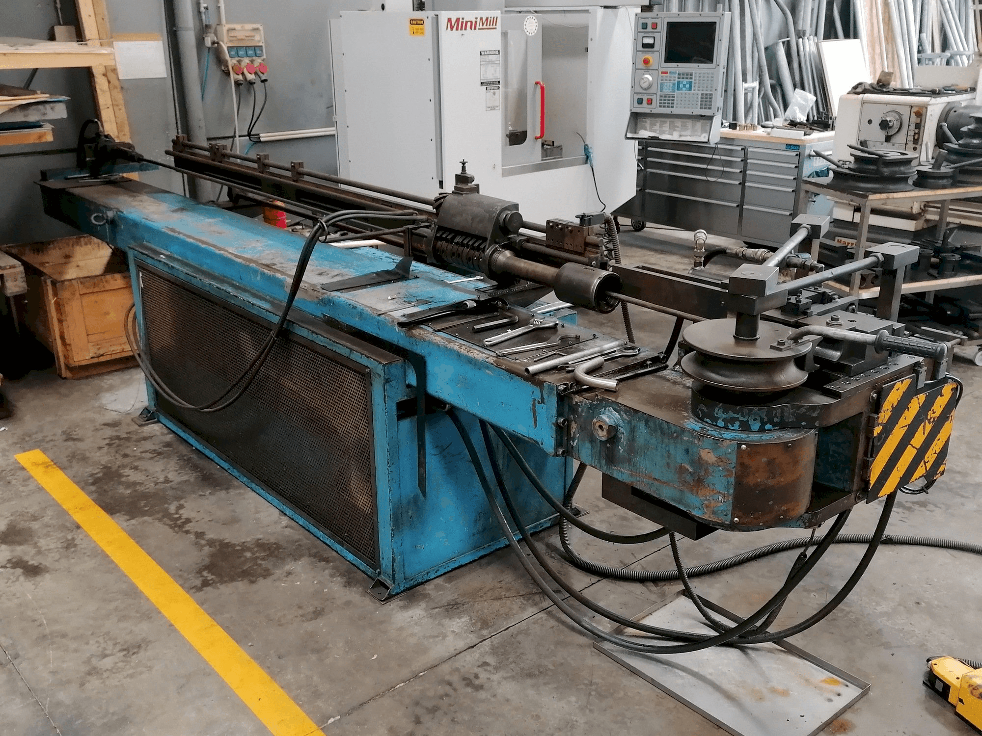 Koneen Amob CH69 etunäkymä