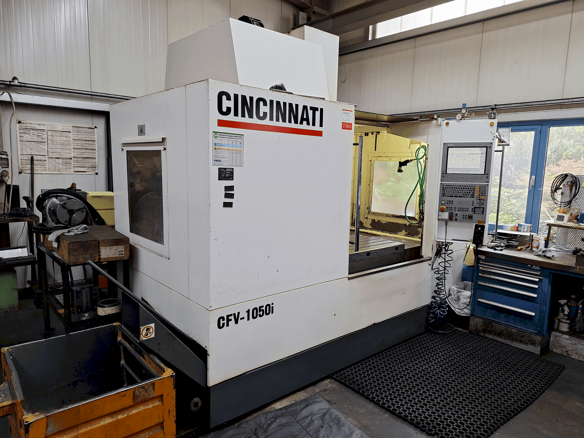 Koneen Cincinnati CFV-1050i etunäkymä