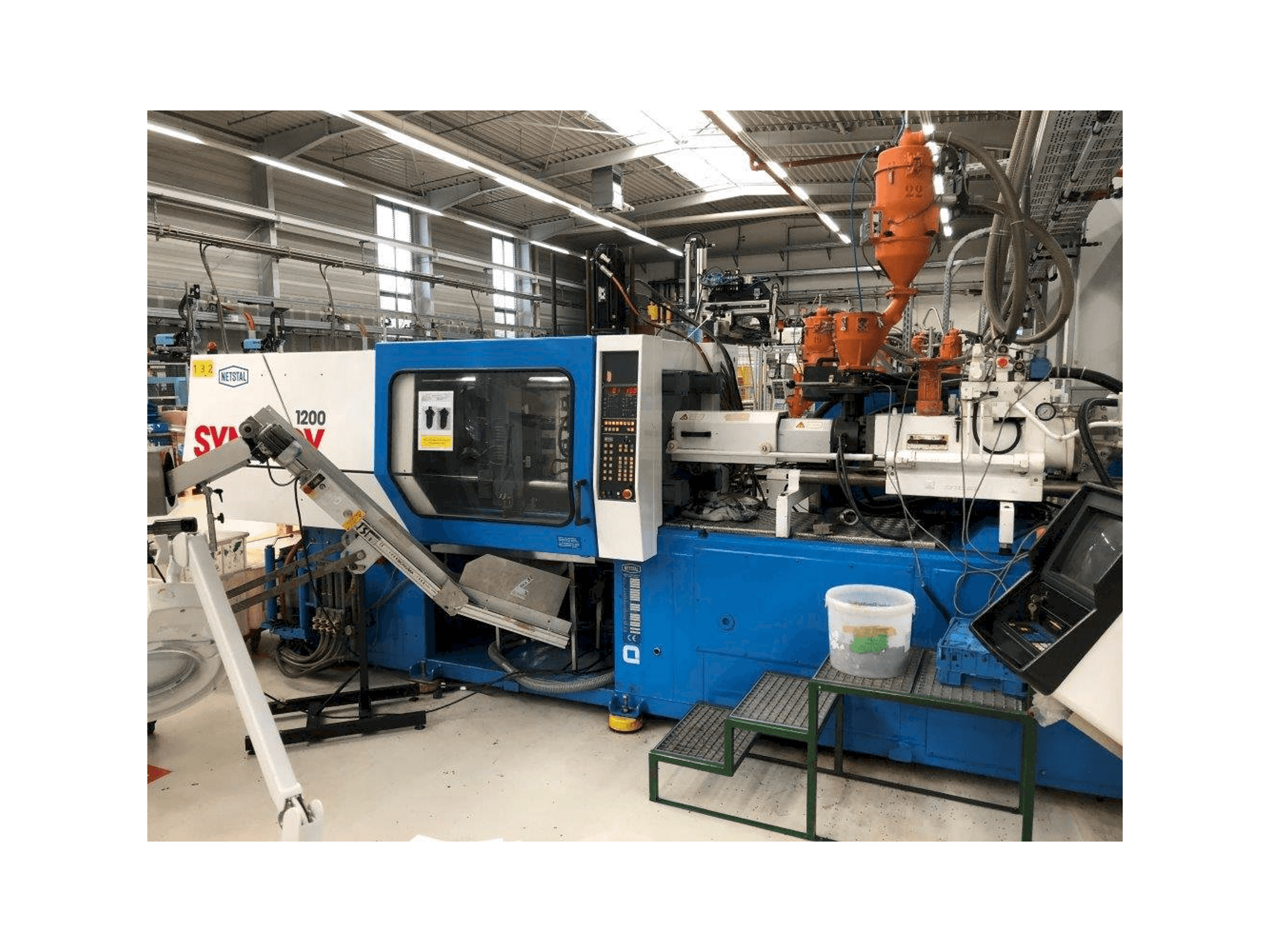 Koneen Netstal Synergy S1200-230 etunäkymä