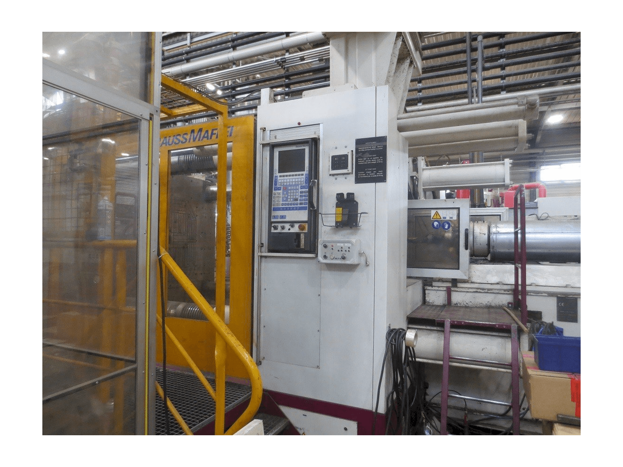 Koneen Krauss Maffei 1600-14700 MC etunäkymä