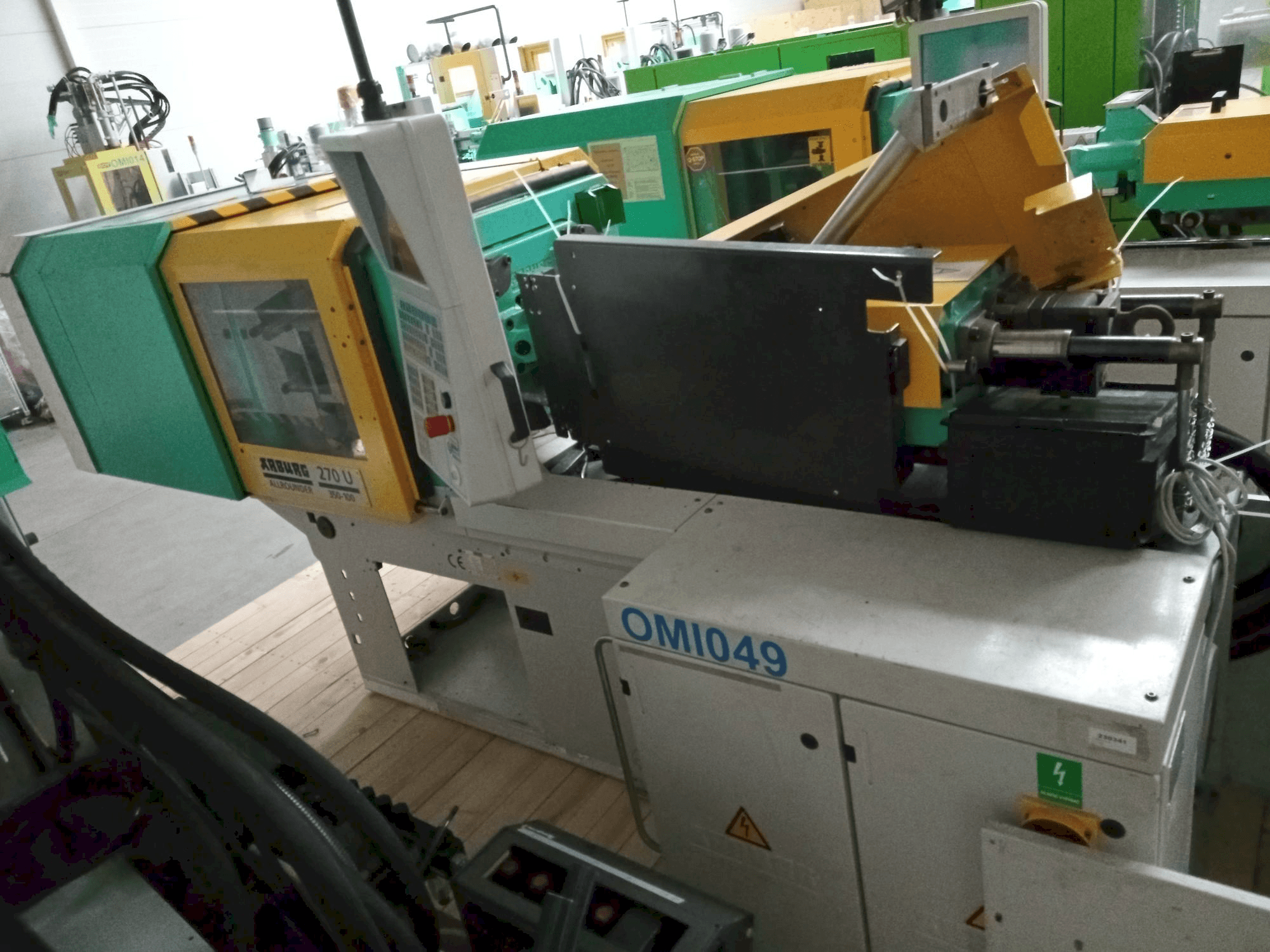 Koneen Arburg Allrounder 270U 350-100U etunäkymä