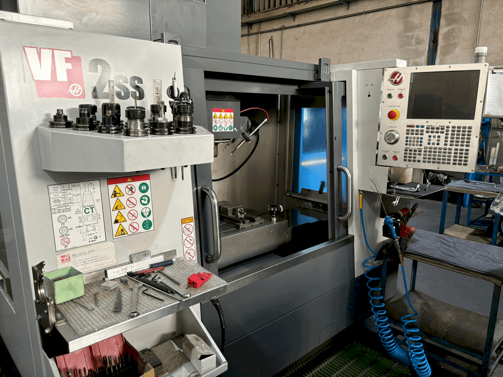 Koneen HAAS VF-2SS etunäkymä