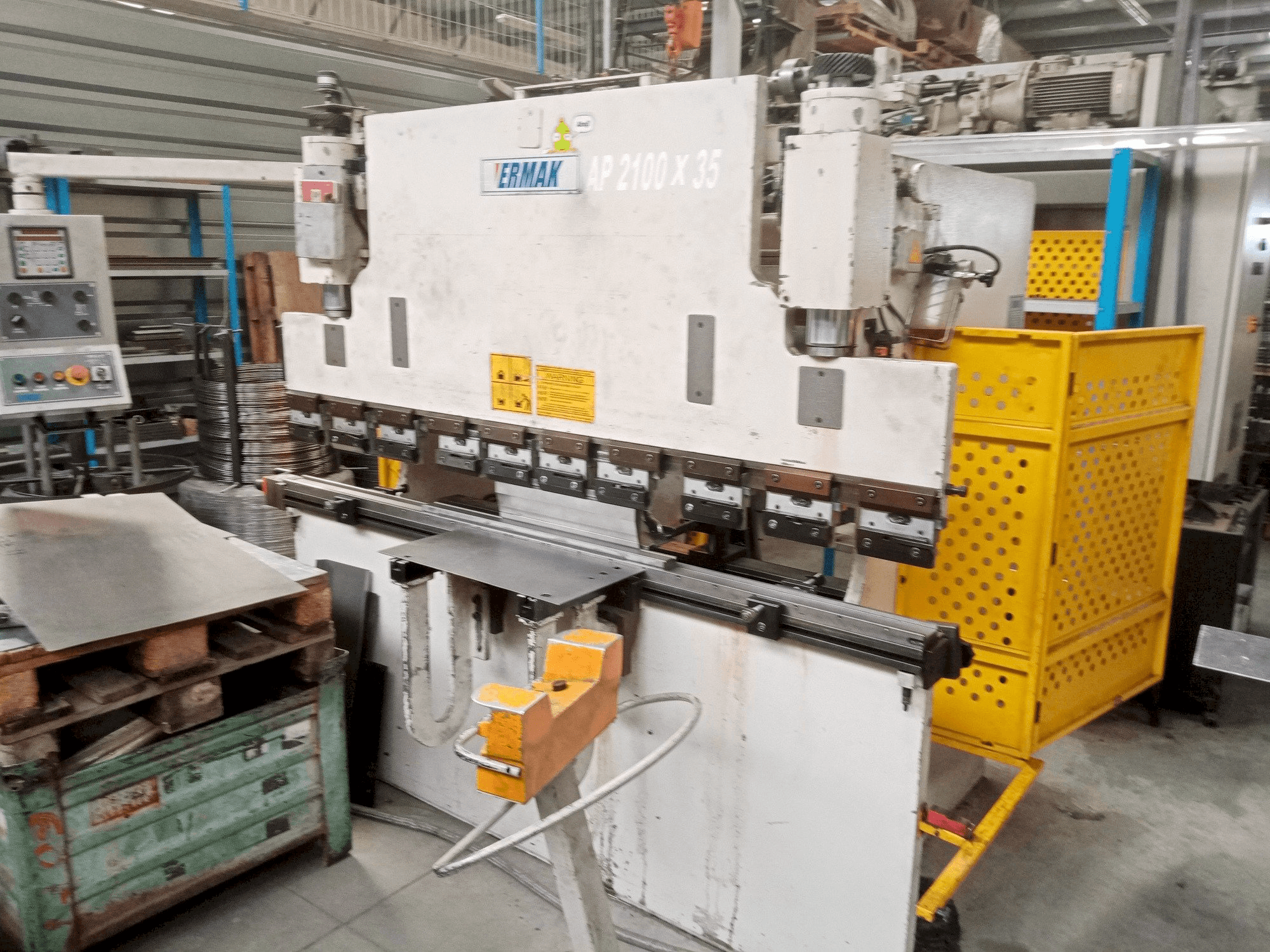 Koneen ERMAKSAN AP 2100-35 etunäkymä