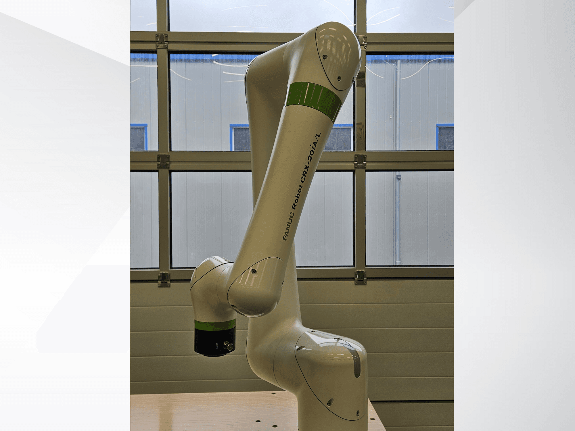 FRANKA ROBOT CRX-20A/L, sivukuva, jossa näkyy sen nivelletty käsivarsi ja vihreä ja musta tarttuva päätepiste.