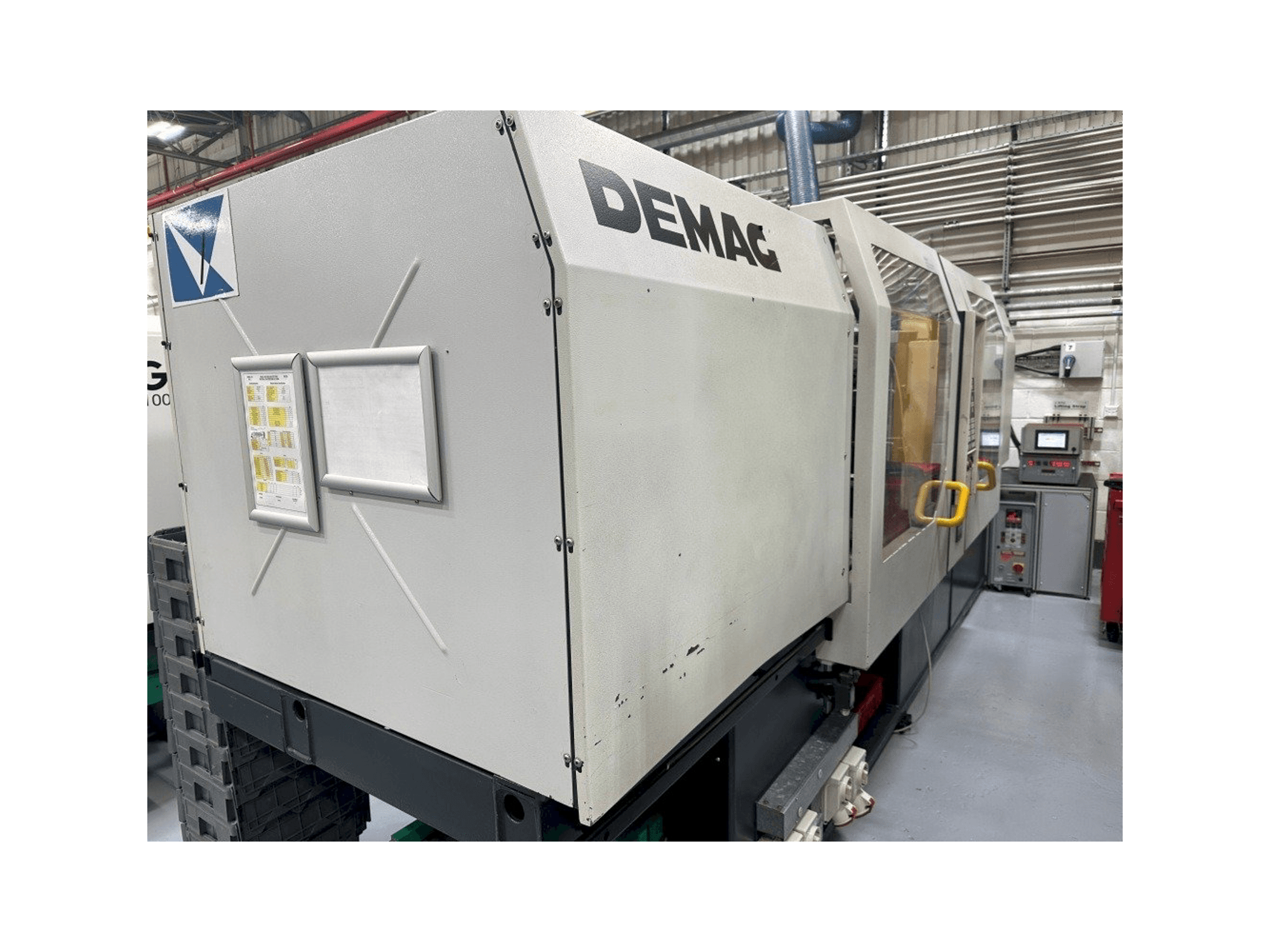 Koneen DEMAG Ergotech System 1100-200 vasemman sivun näkymä
