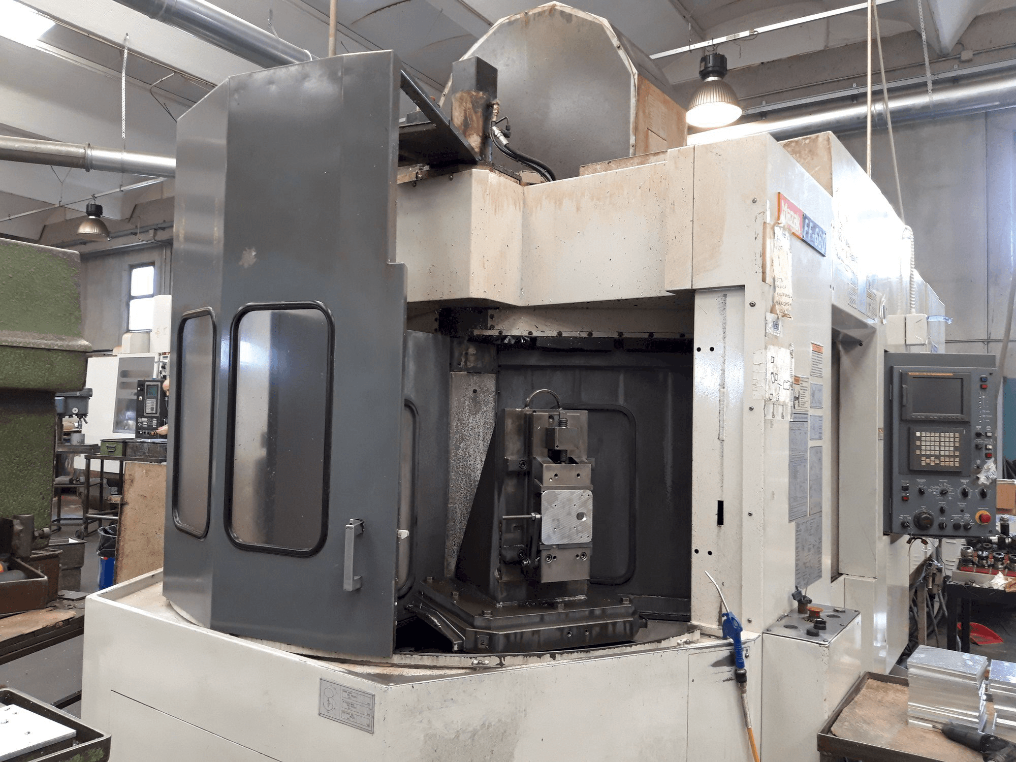 Koneen Mazak FF-660 etunäkymä