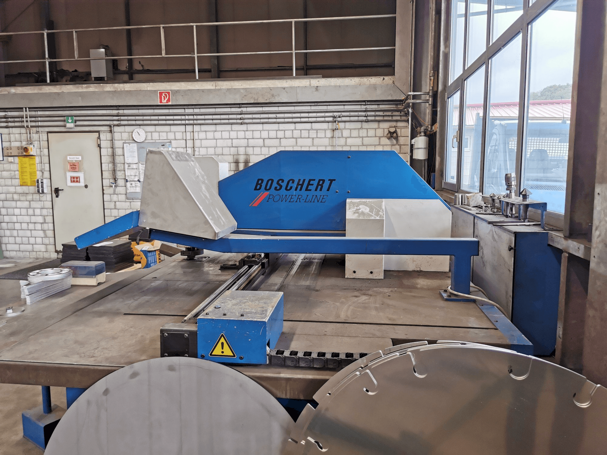 Koneen BOSCHERT PL 150 CNC Z etunäkymä