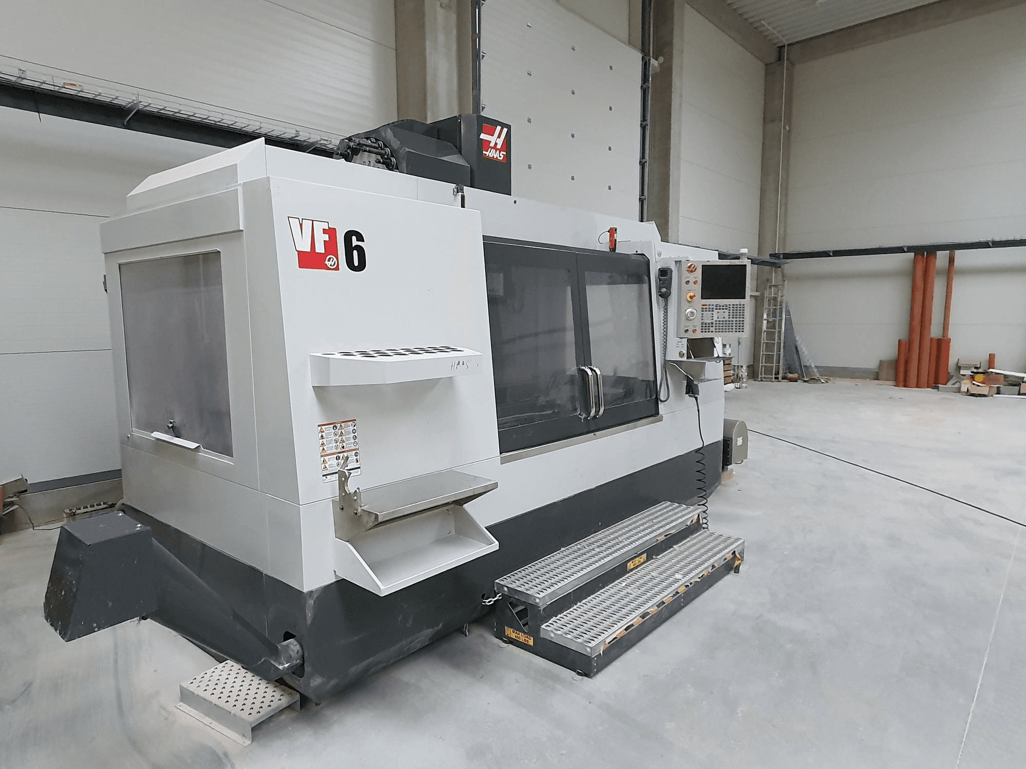 Koneen HAAS VF-6/40 etunäkymä