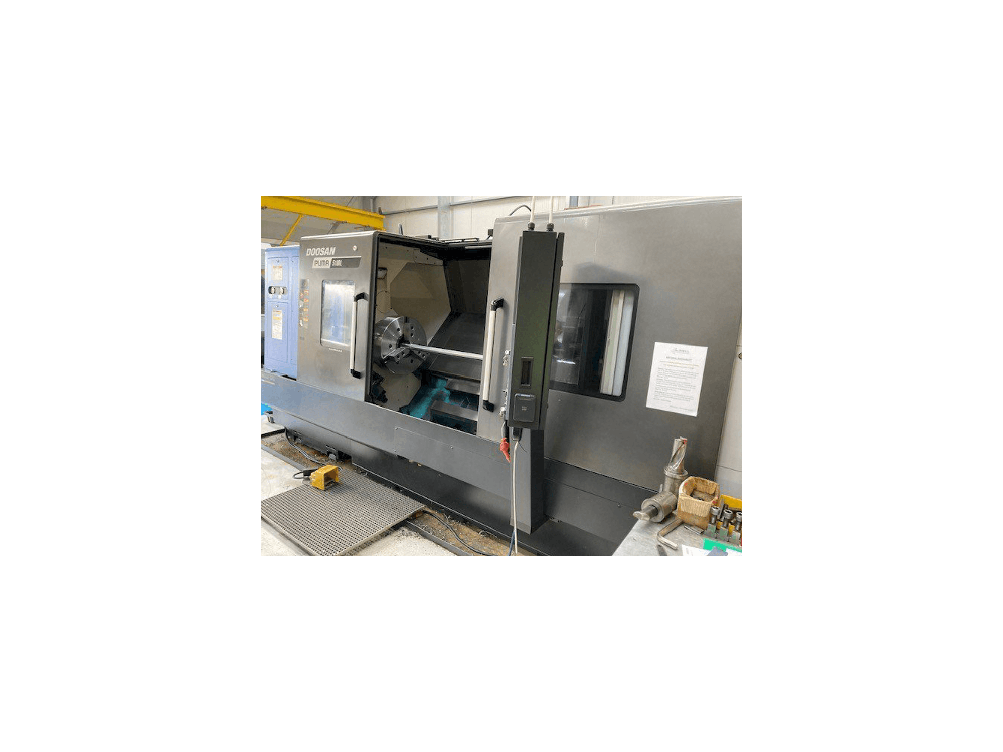 Koneen Doosan Puma 5100LB etunäkymä