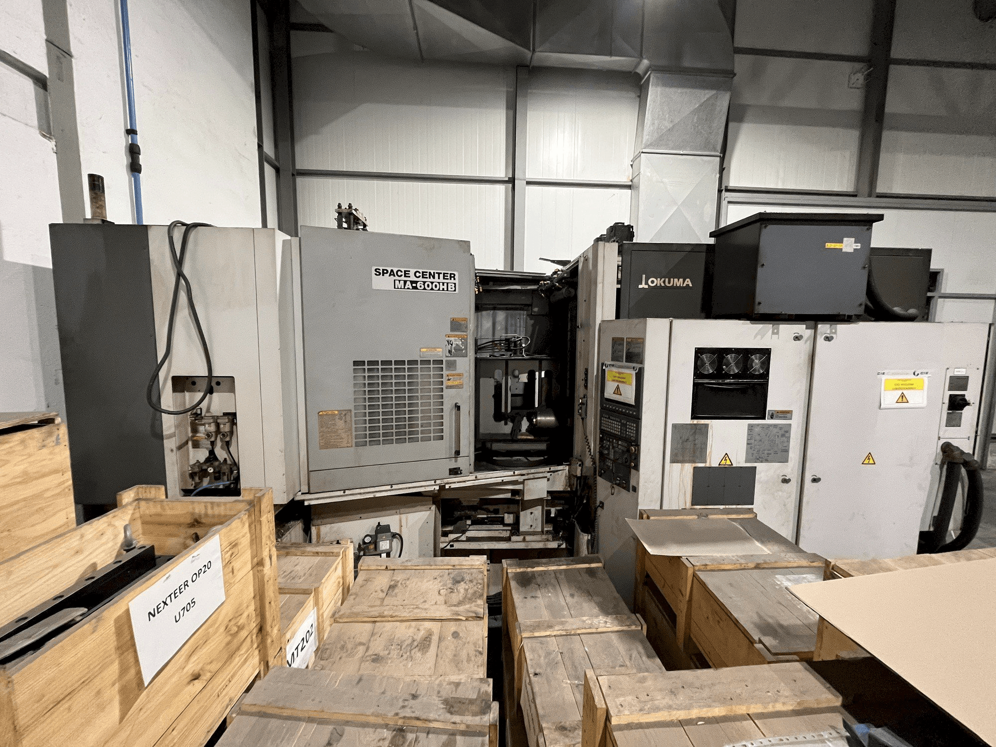 Koneen Okuma MA-600HB etunäkymä