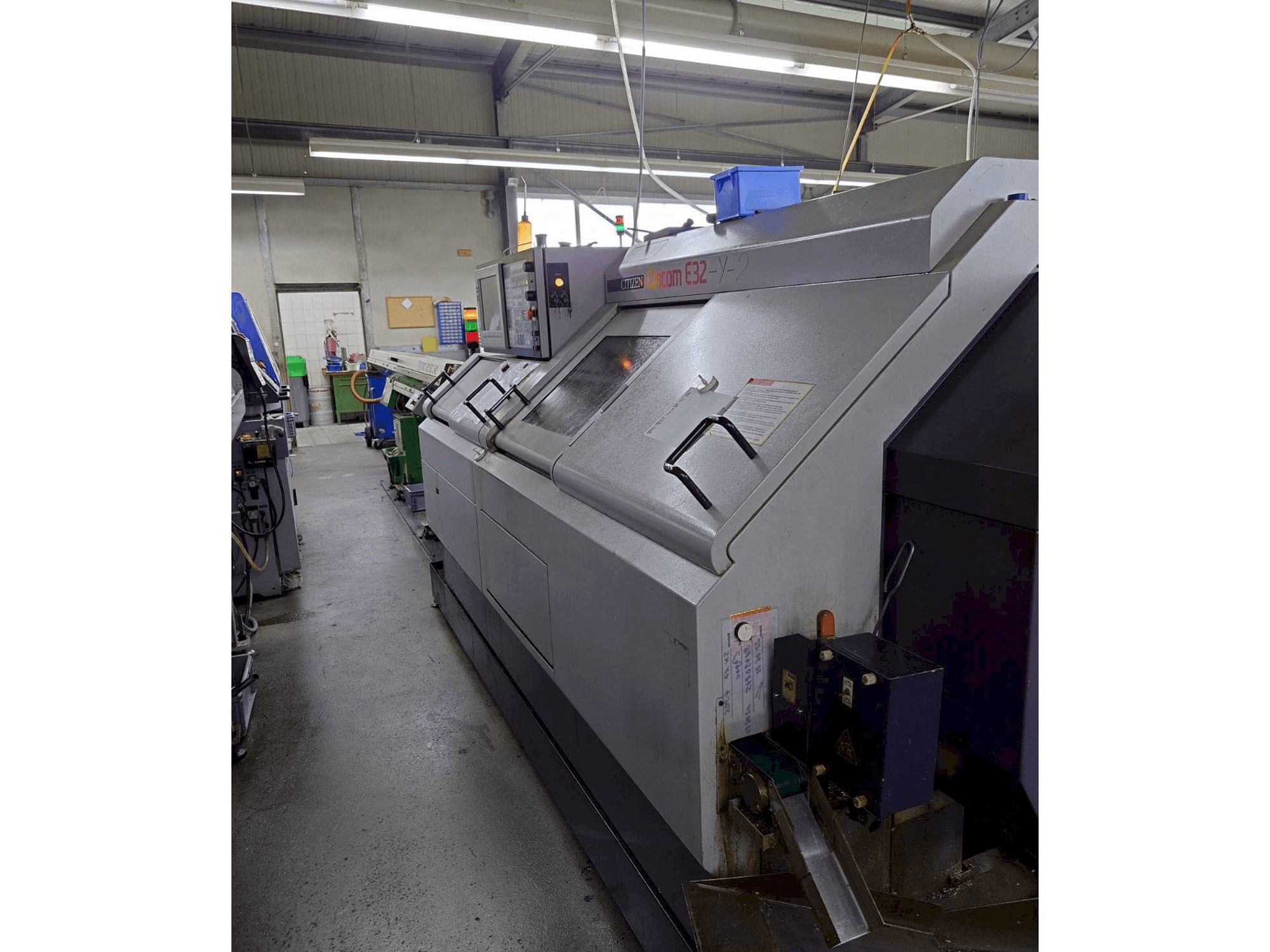 Koneen Citizen E32-Y-2 oikean sivun näkymä