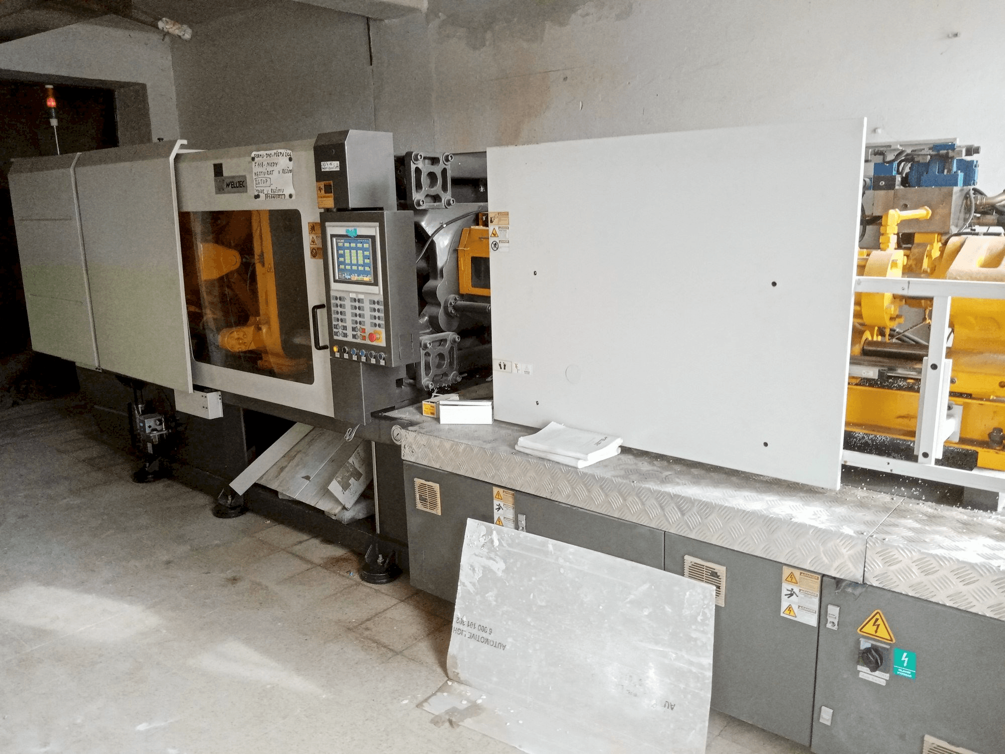 Koneen Welltec 320F2 etunäkymä