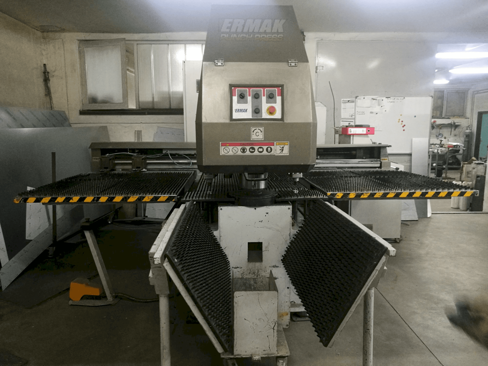 Koneen ERMAKSAN RPP 127-30 etunäkymä