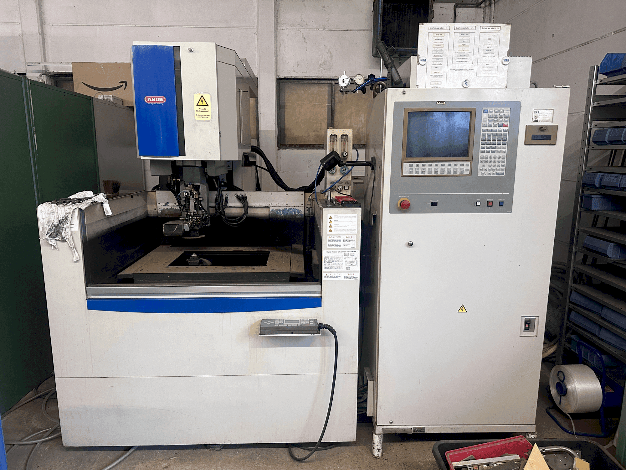 Koneen Mitsubishi FX20K etunäkymä