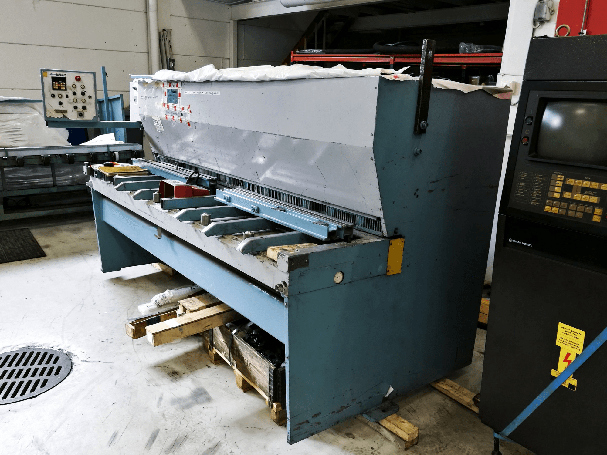 Koneen CHE etunäkymä25/4