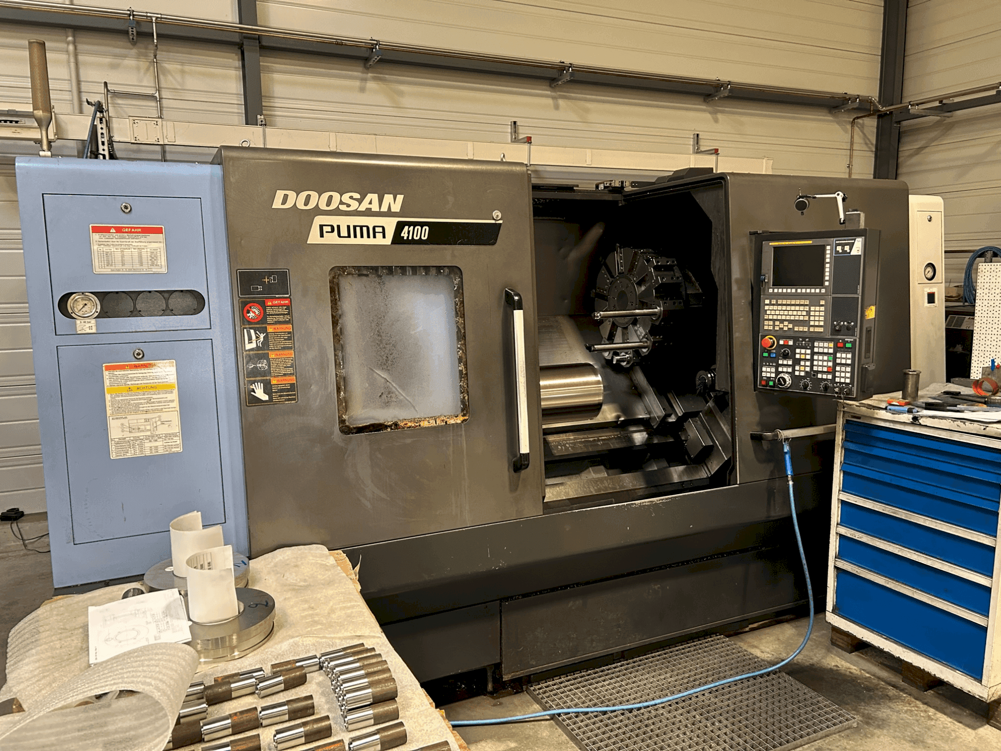 Koneen DOOSAN PUMA 4100B etunäkymä