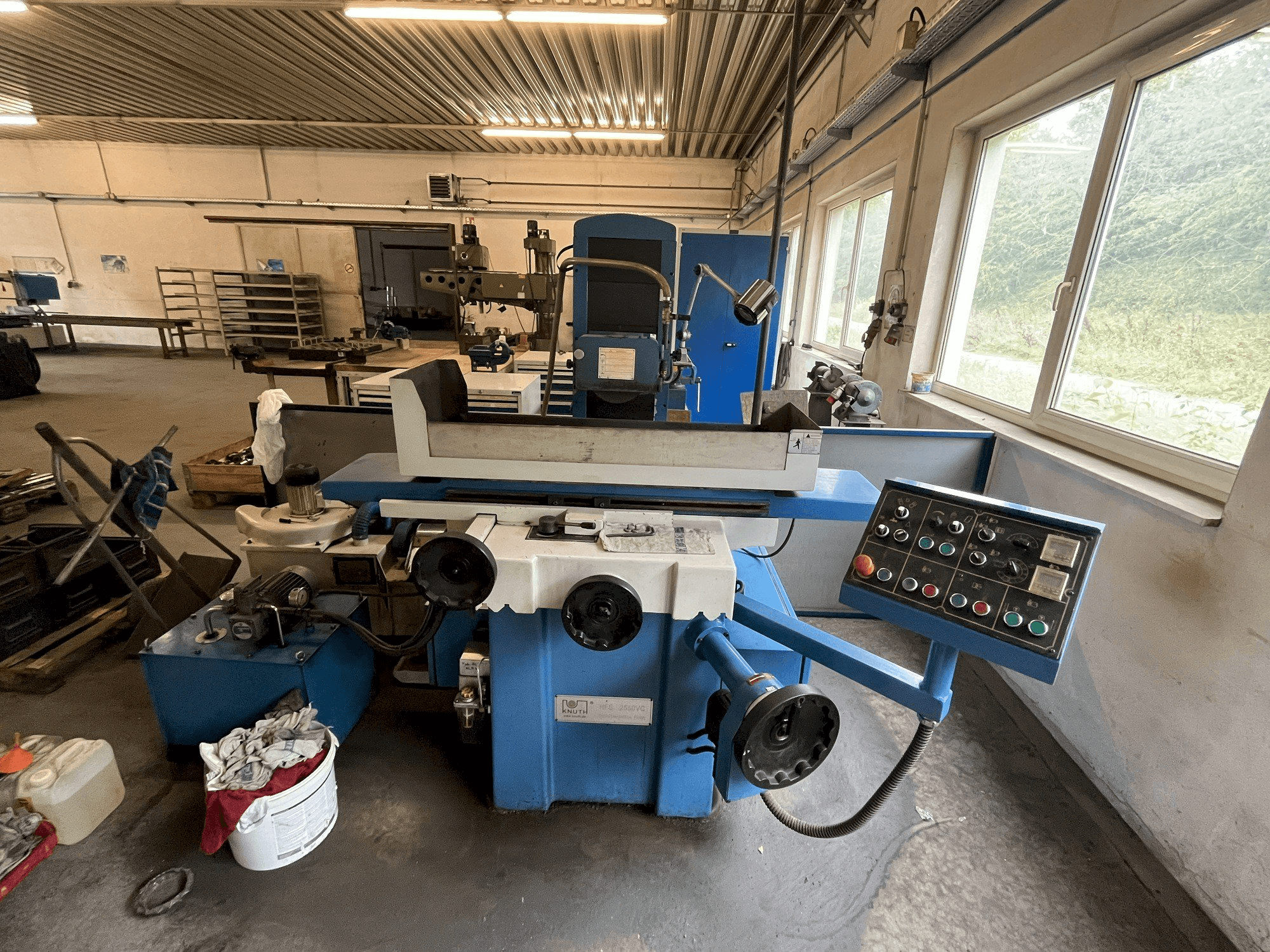 Koneen KNUTH HFS 2550 VC etunäkymä