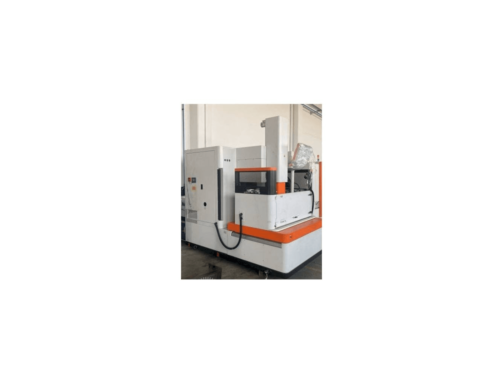 Koneen AgieCharmilles FORM 30 etunäkymä