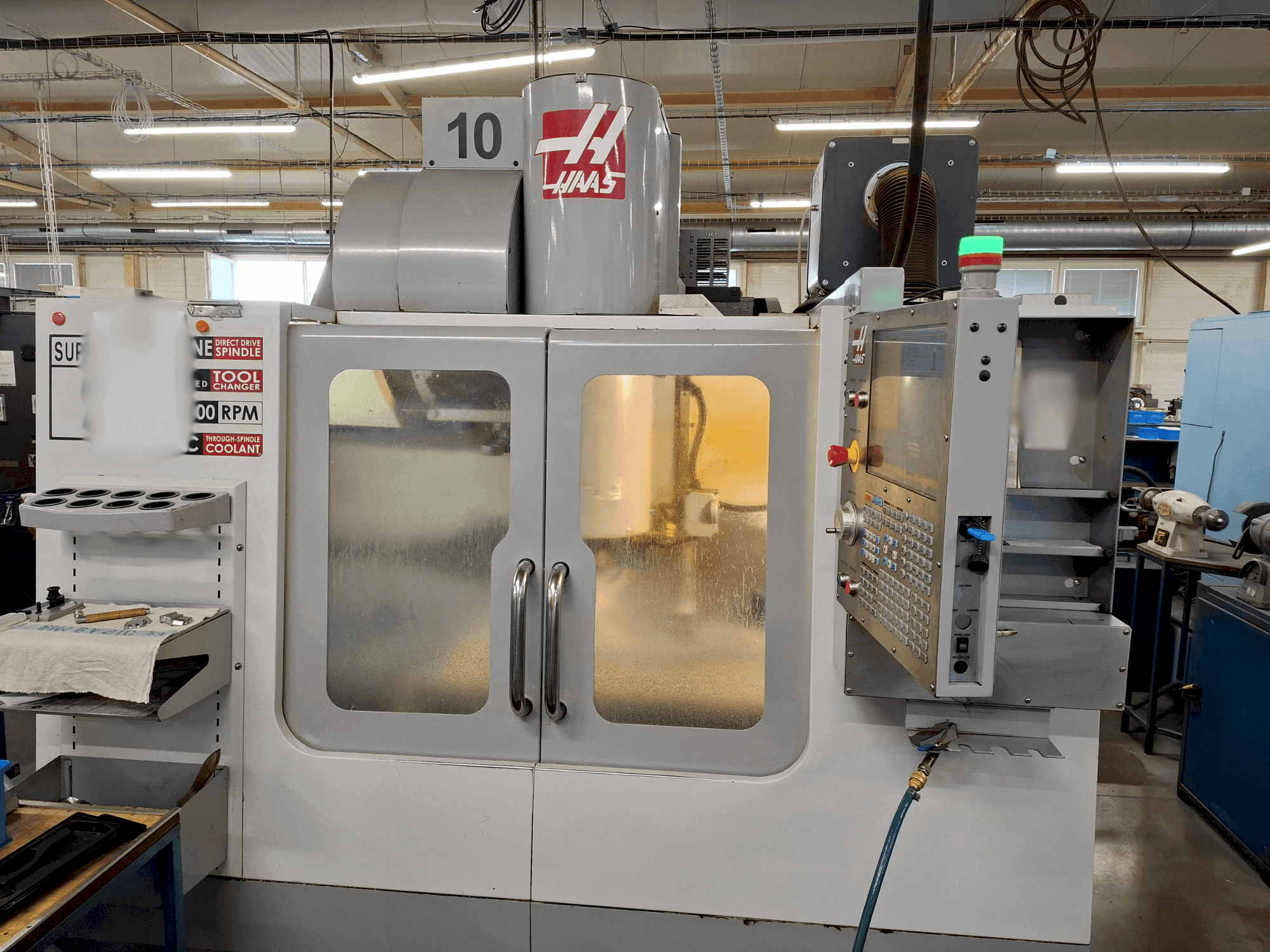 Koneen HAAS VF-2SSHE etunäkymä