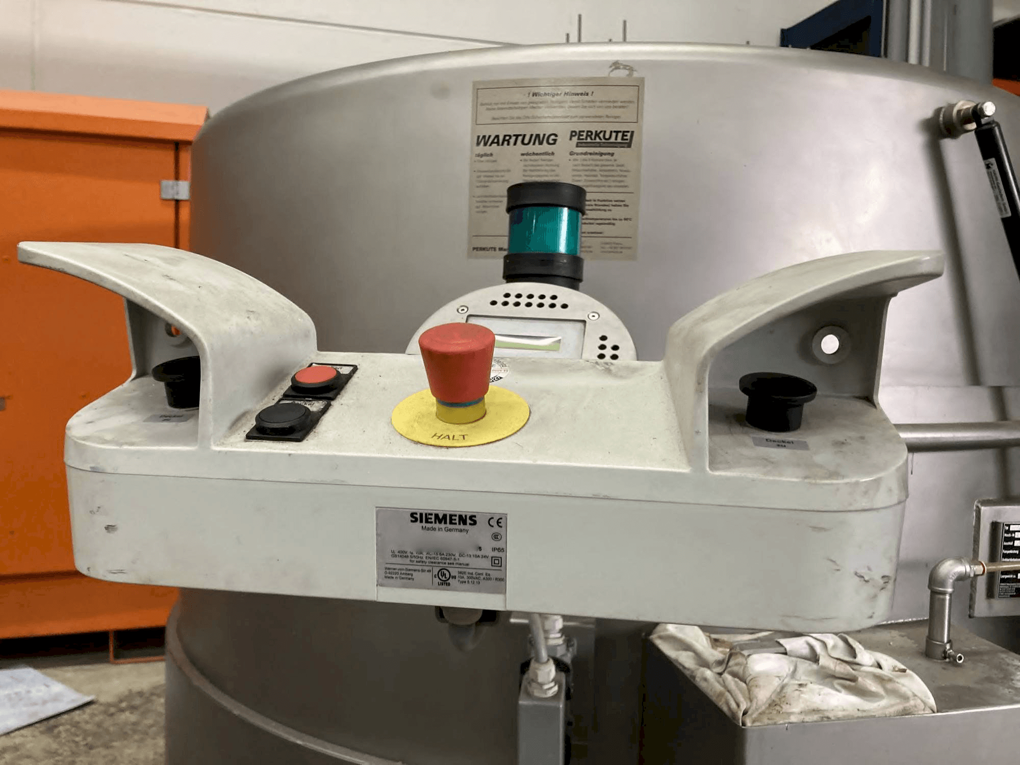 Koneen PERKUTE SP 160 vasen näkymä