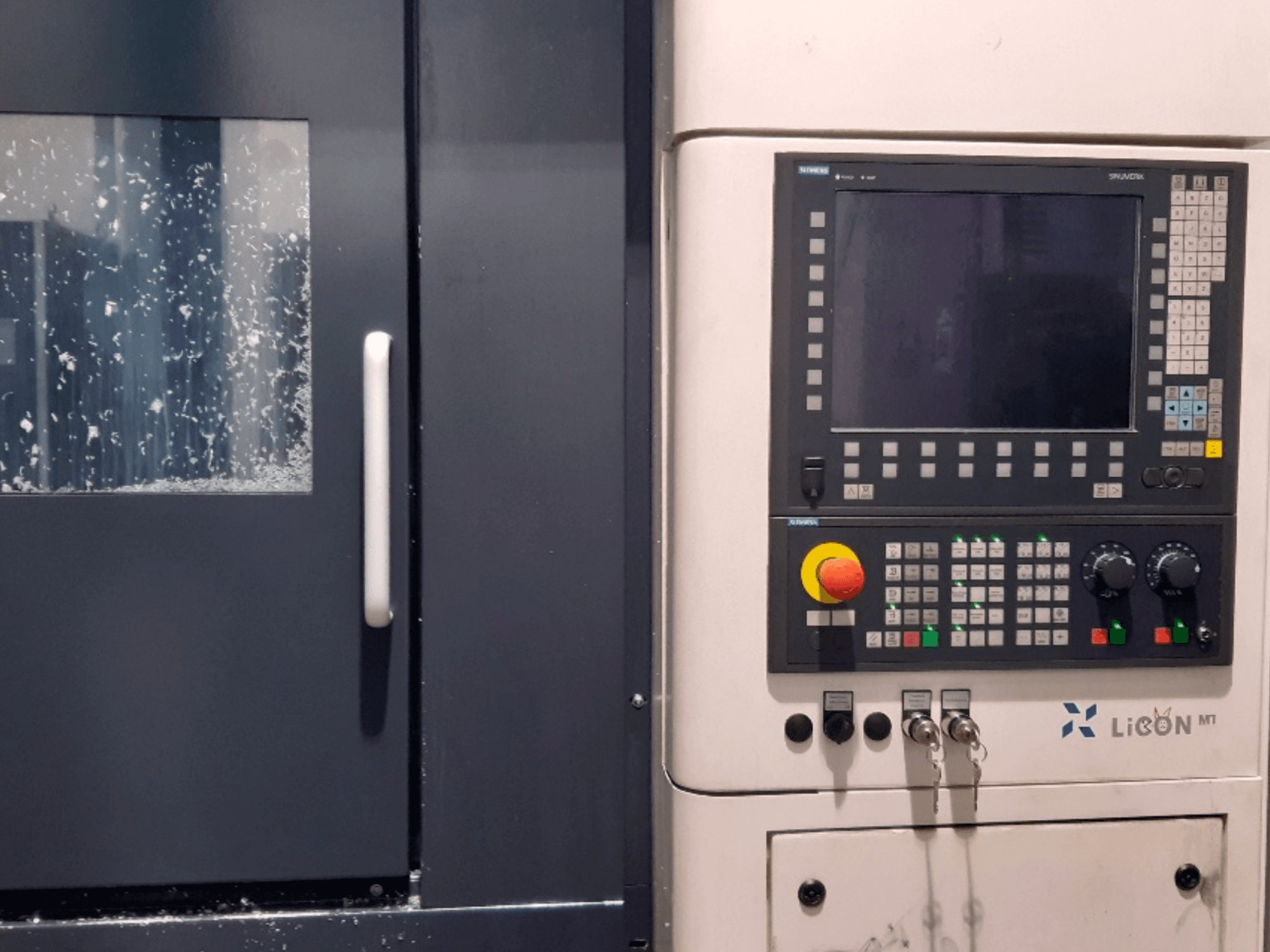 LICON LiFLEX II 766 i3 DT B22 -vaakasuoran sorvin ohjauspaneeli, etunäkymä, jossa näkyvät näyttö ja hallintalaitteet.