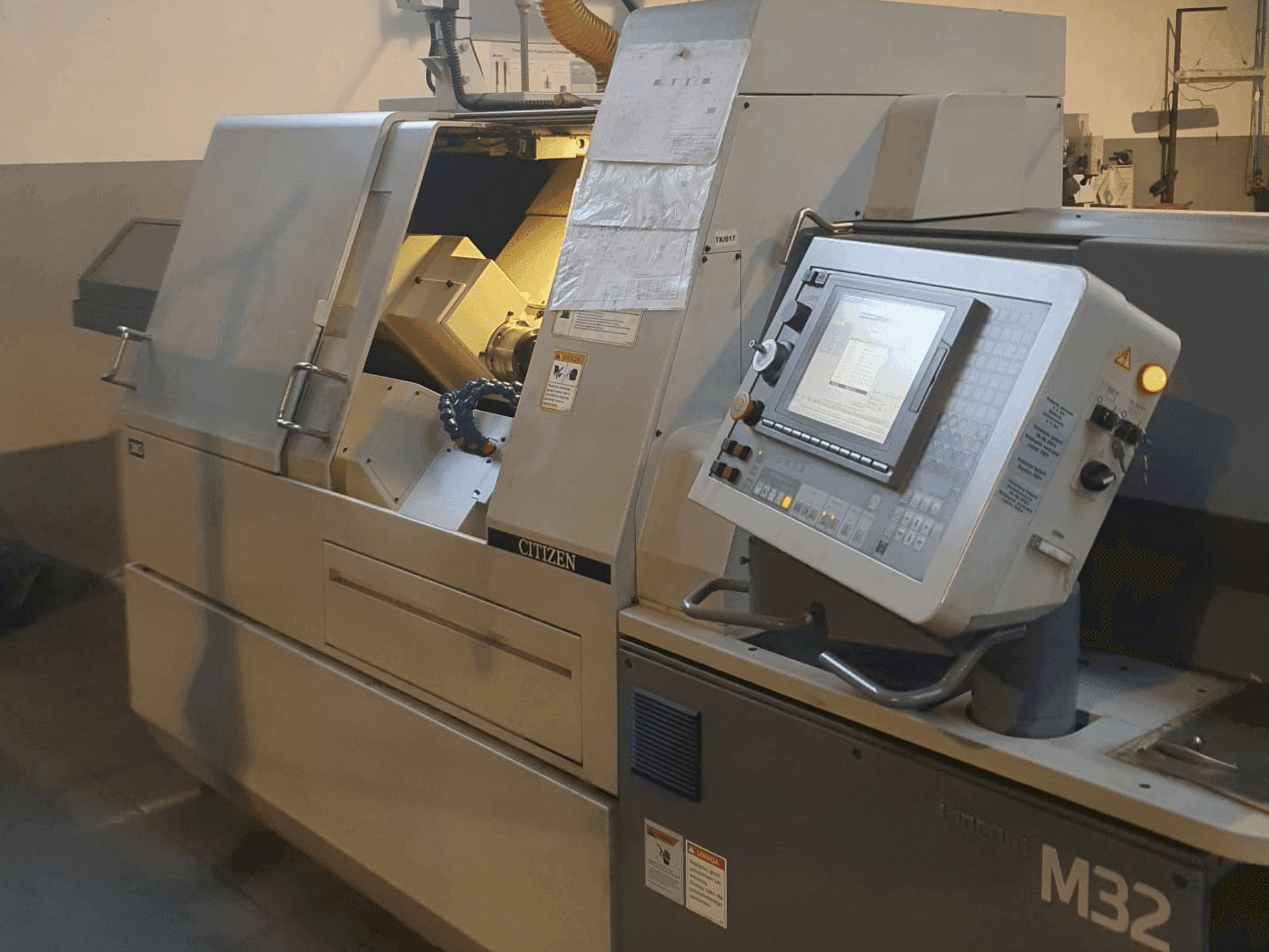Koneen Citizen M32 etunäkymä