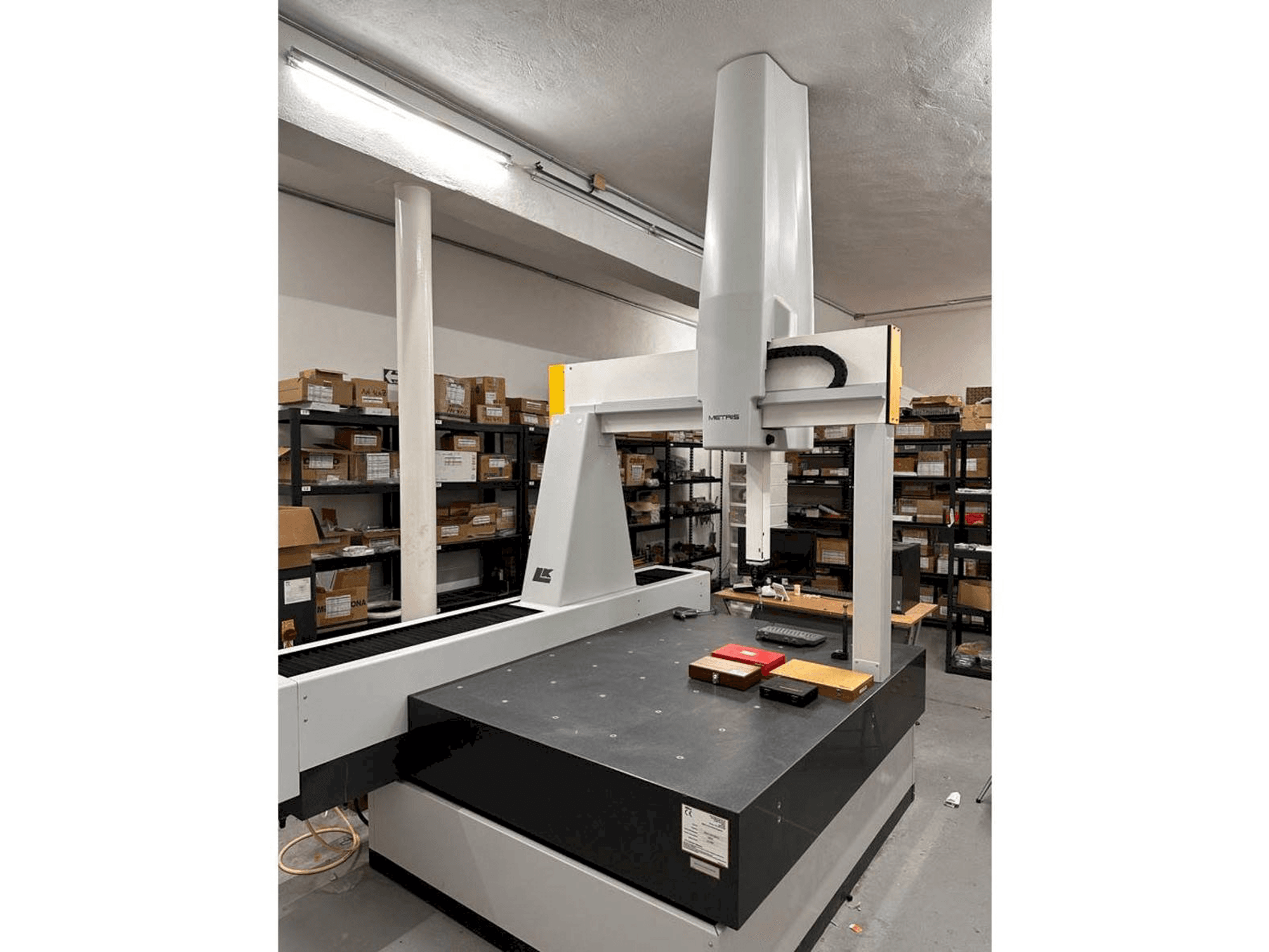 Koneen NIKON LK V 15.10.8 etunäkymä