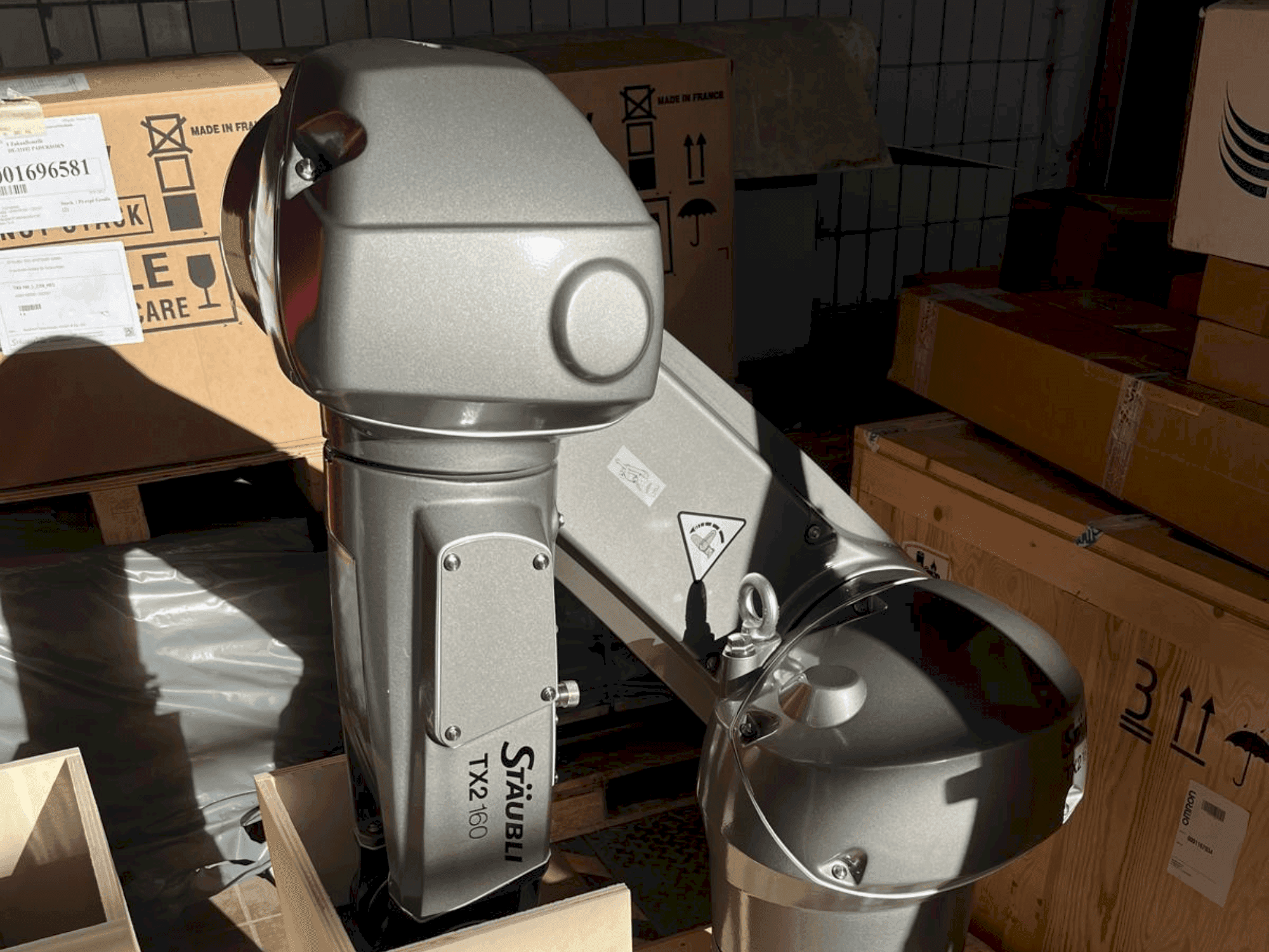 Koneen STAUBLI TX2-160 HE etunäkymä