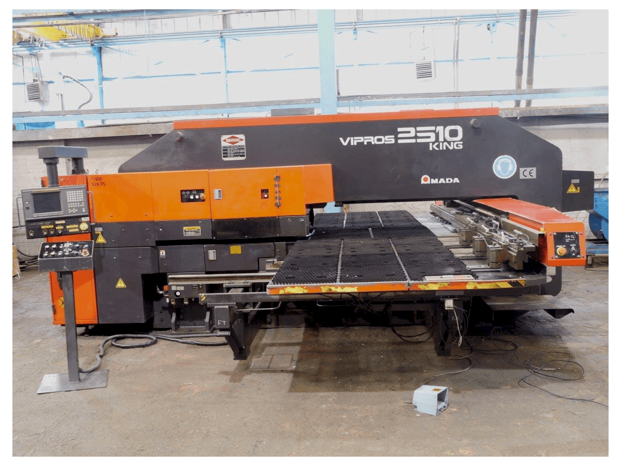 Koneen AMADA Vipros S2510 etunäkymä