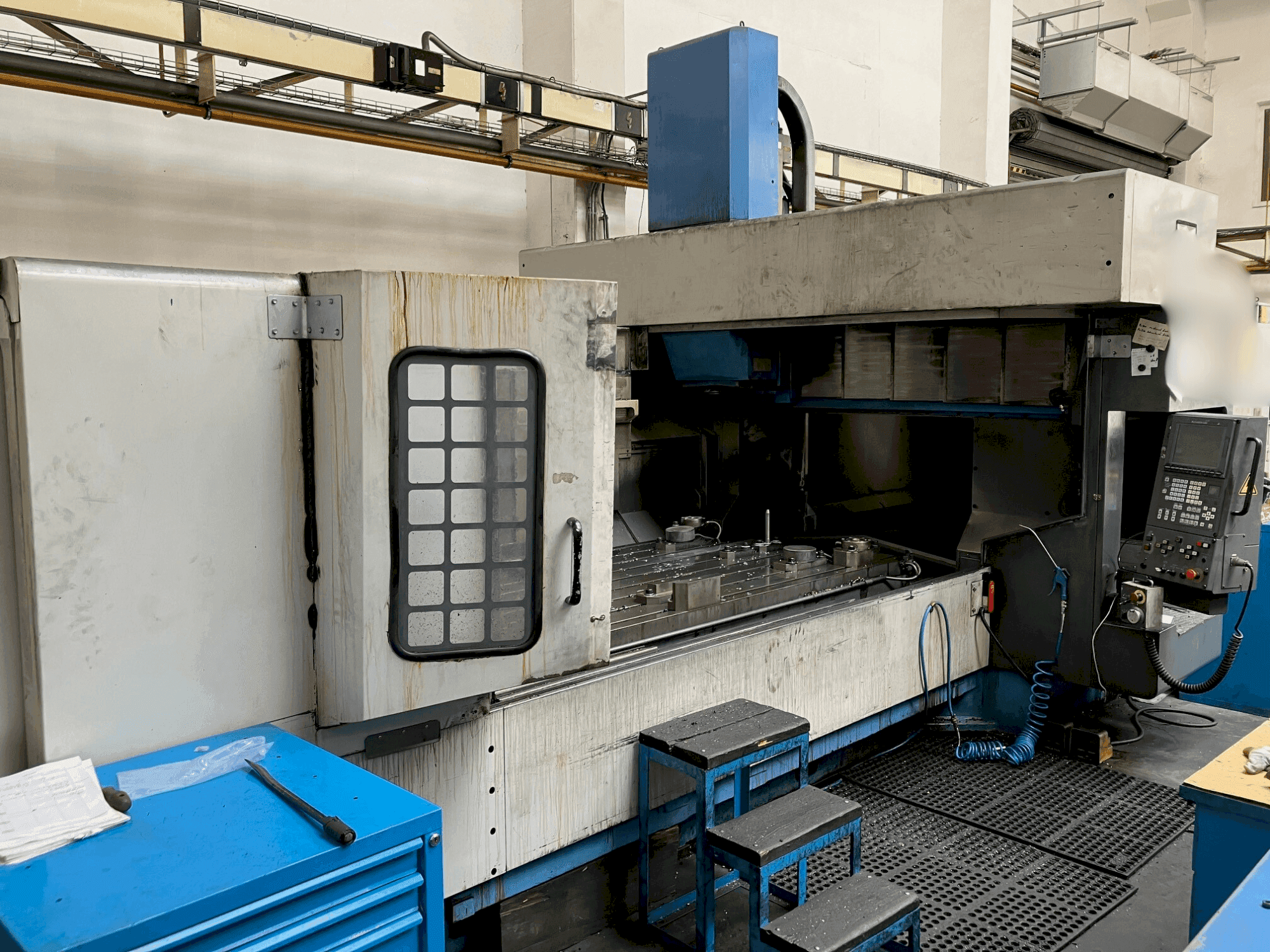 Koneen Mazak FJV 60/120 etunäkymä