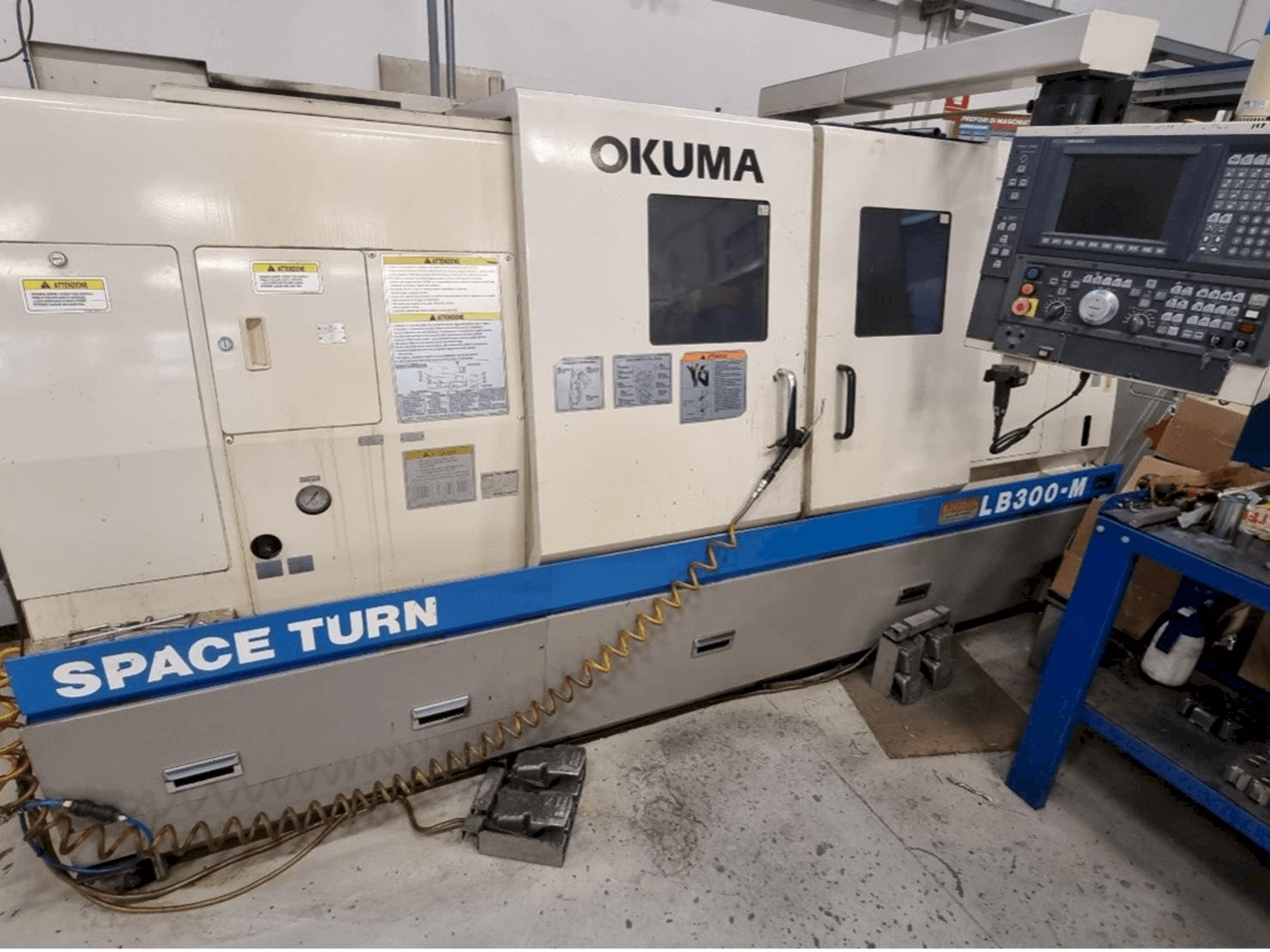 Koneen Okuma LB 300M etunäkymä