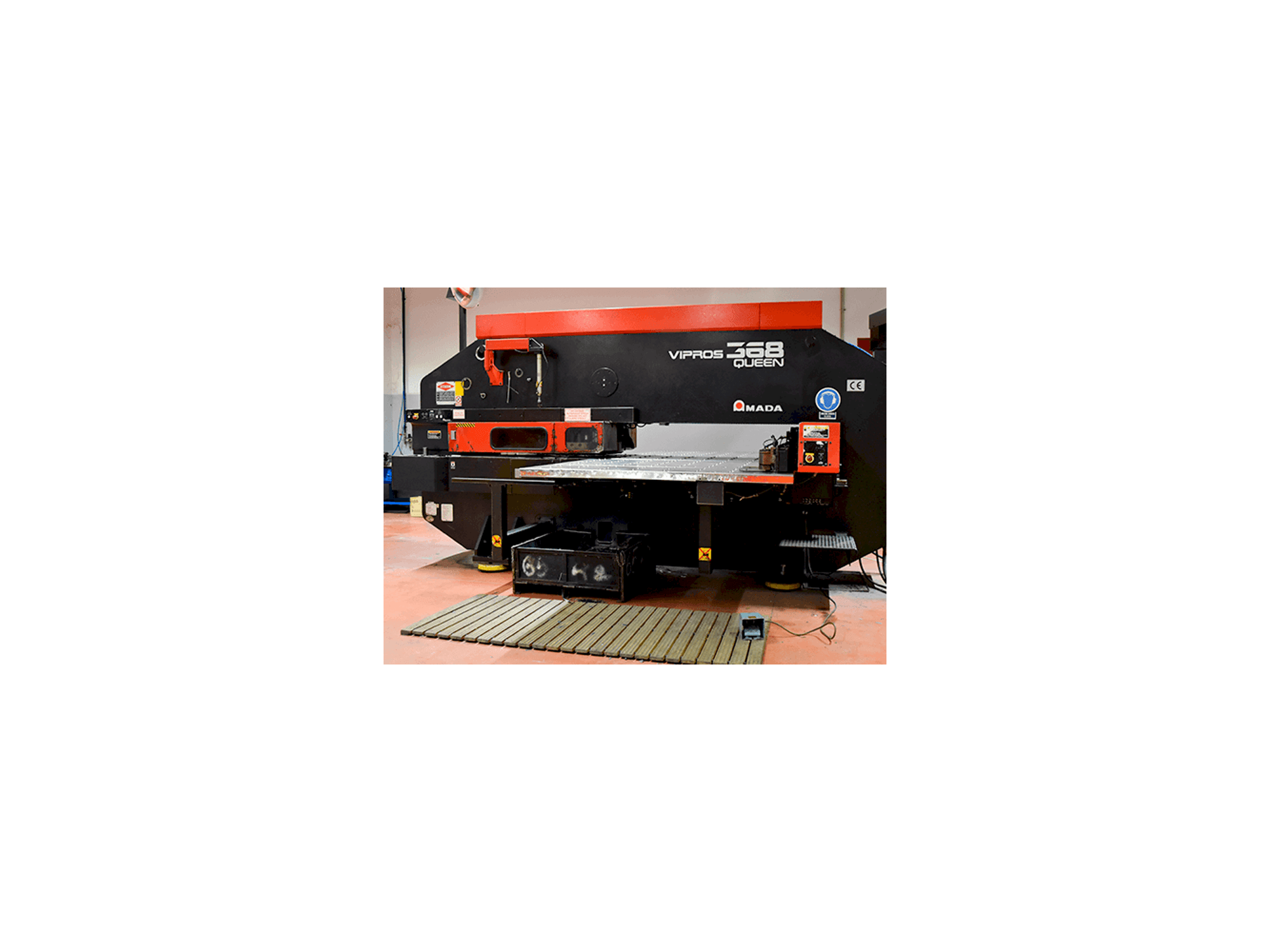 Koneen AMADA Vipros 368 Queen etunäkymä