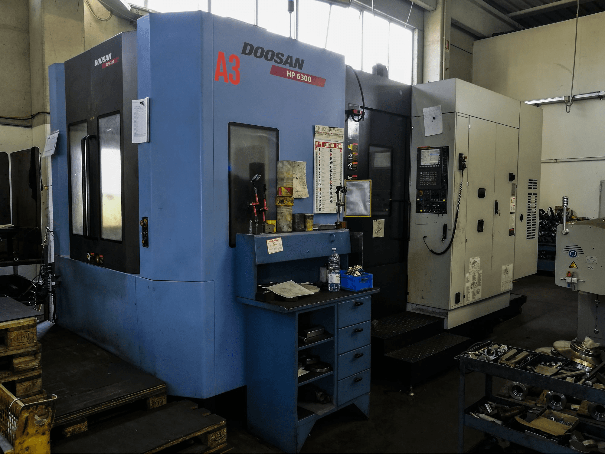 Koneen Doosan vasen näkymä HP 6300