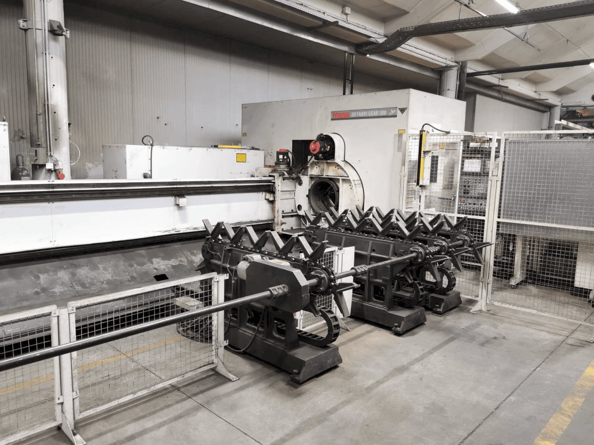 Koneen Mazak 3D Fabri Gear 300V etunäkymä