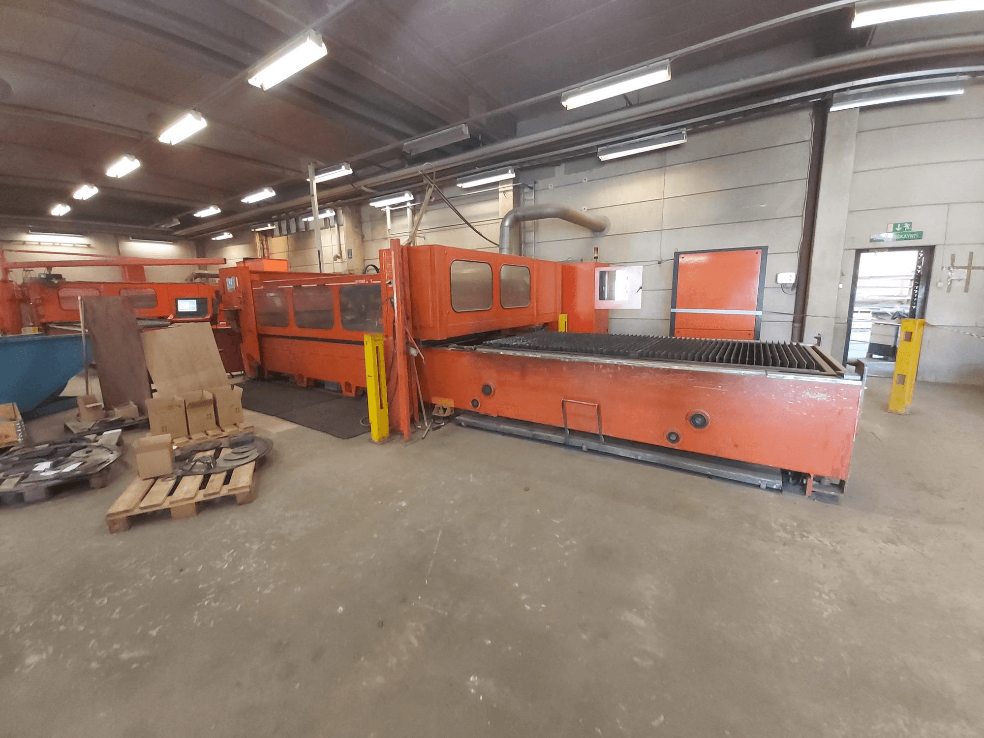 Koneen Bystronic BTL 3015 etunäkymä